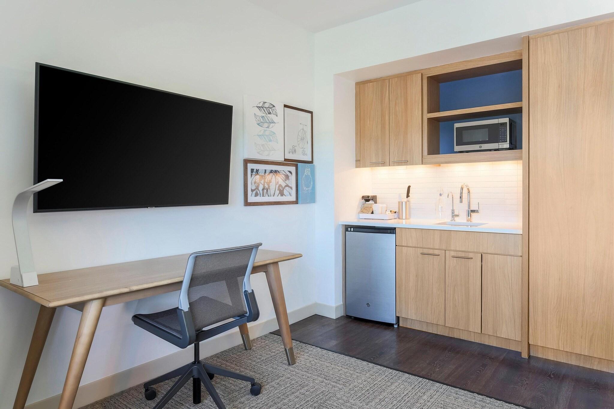 Studio Two Queen Beds