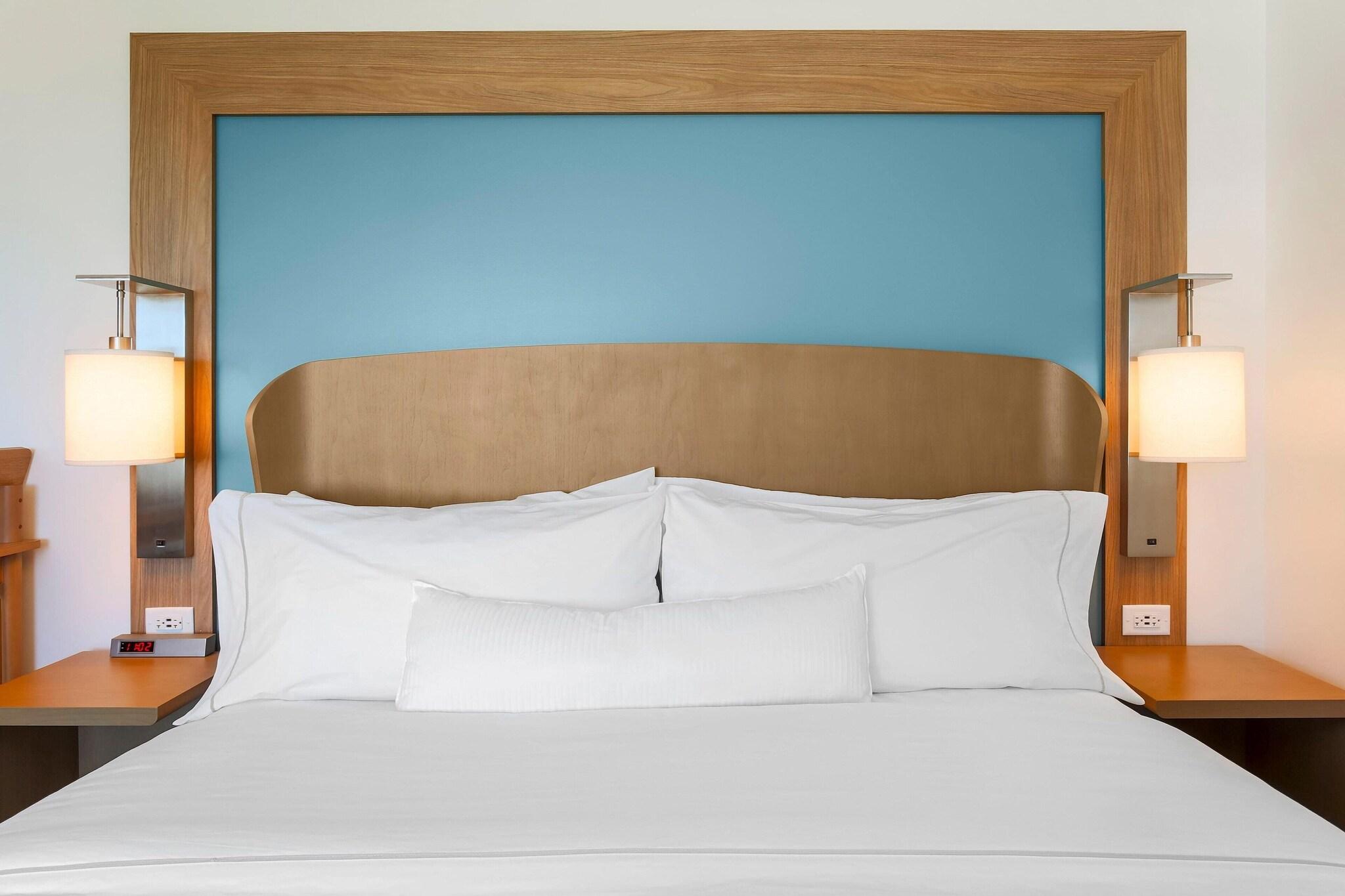 Studio Two Queen Beds