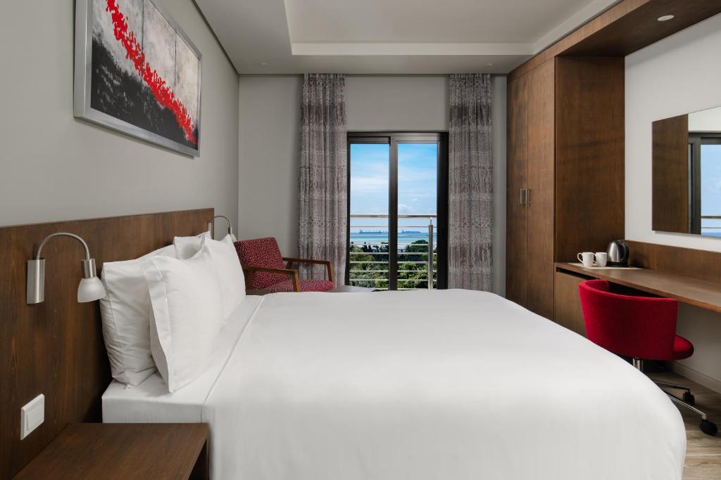 Double City View Queen Bed