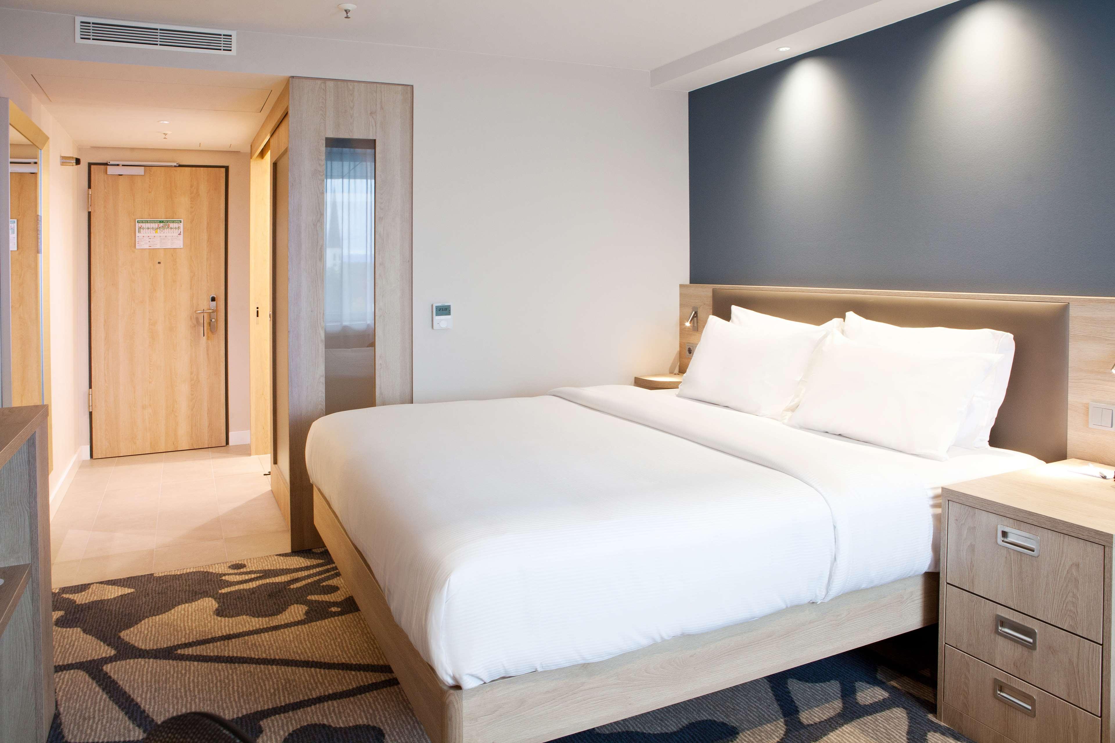 Double Queen Size Bed