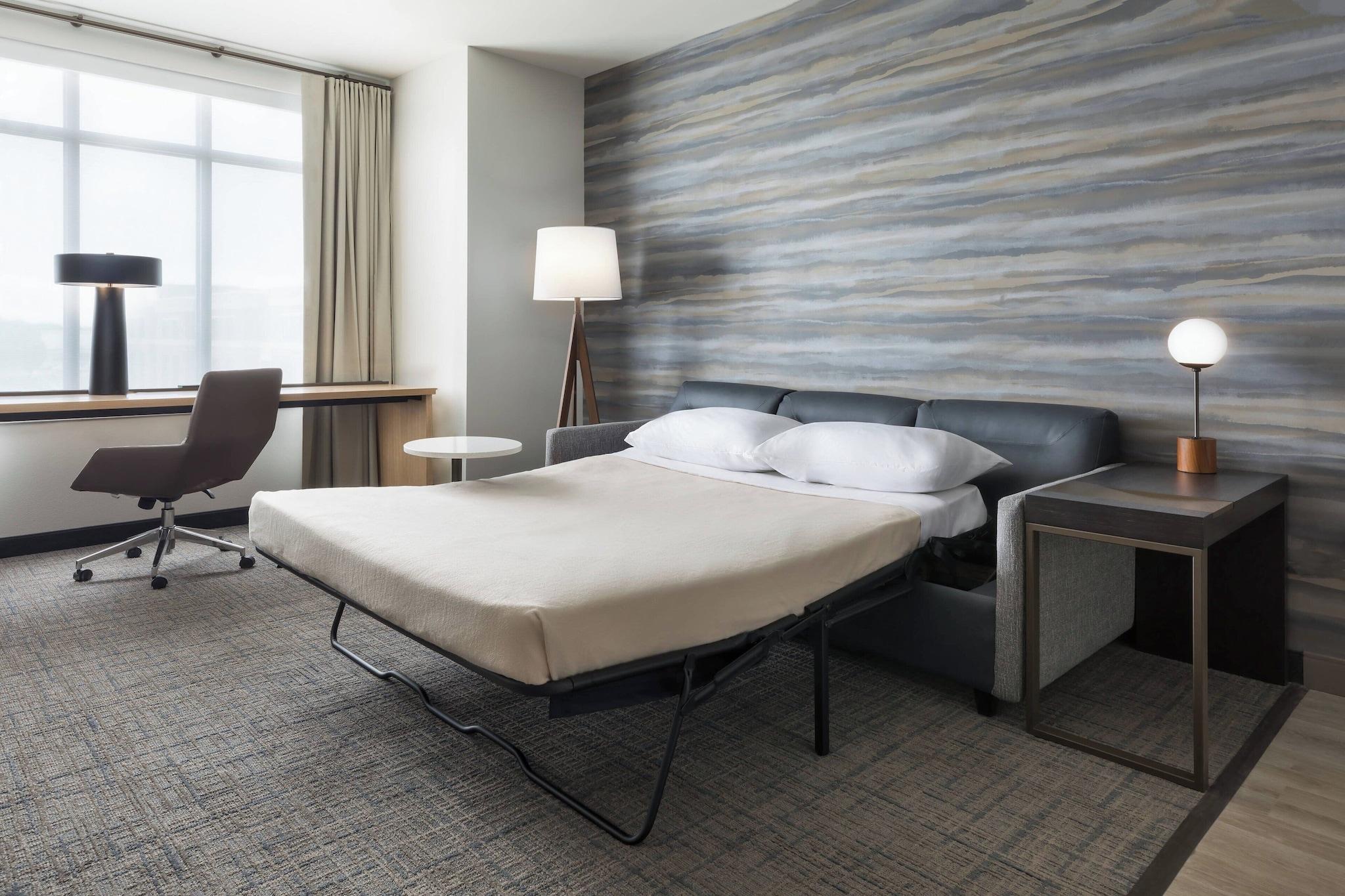 Studio Accessible King Size Bed