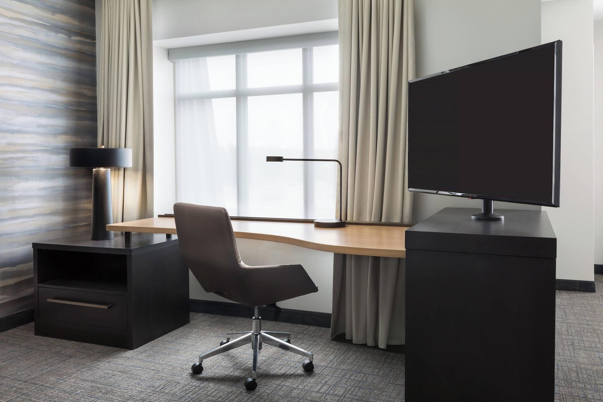 Studio Accessible King Size Bed