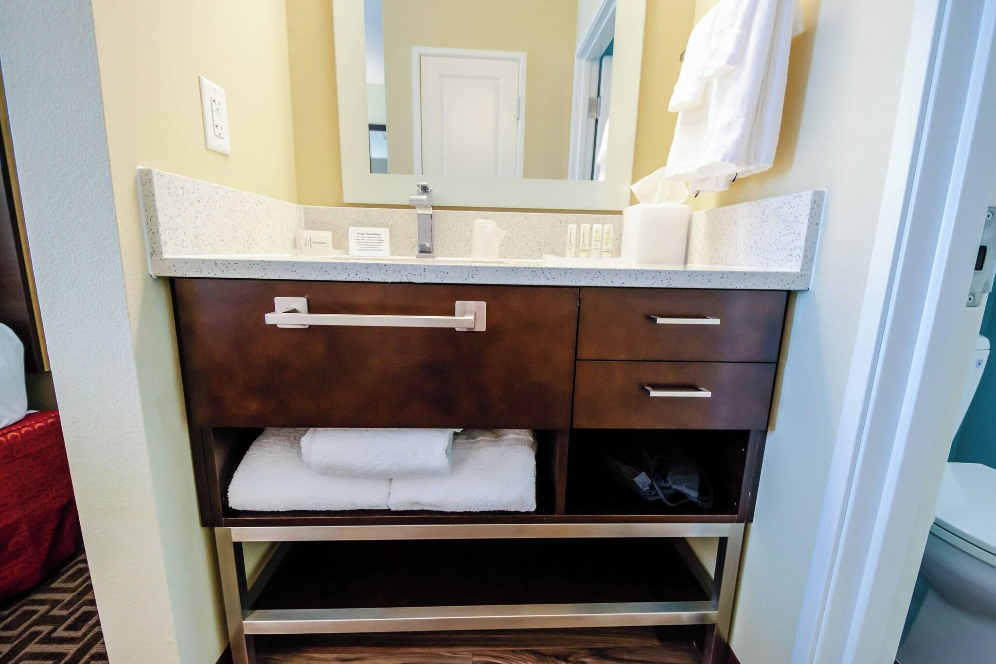 Studio Two Queen Beds