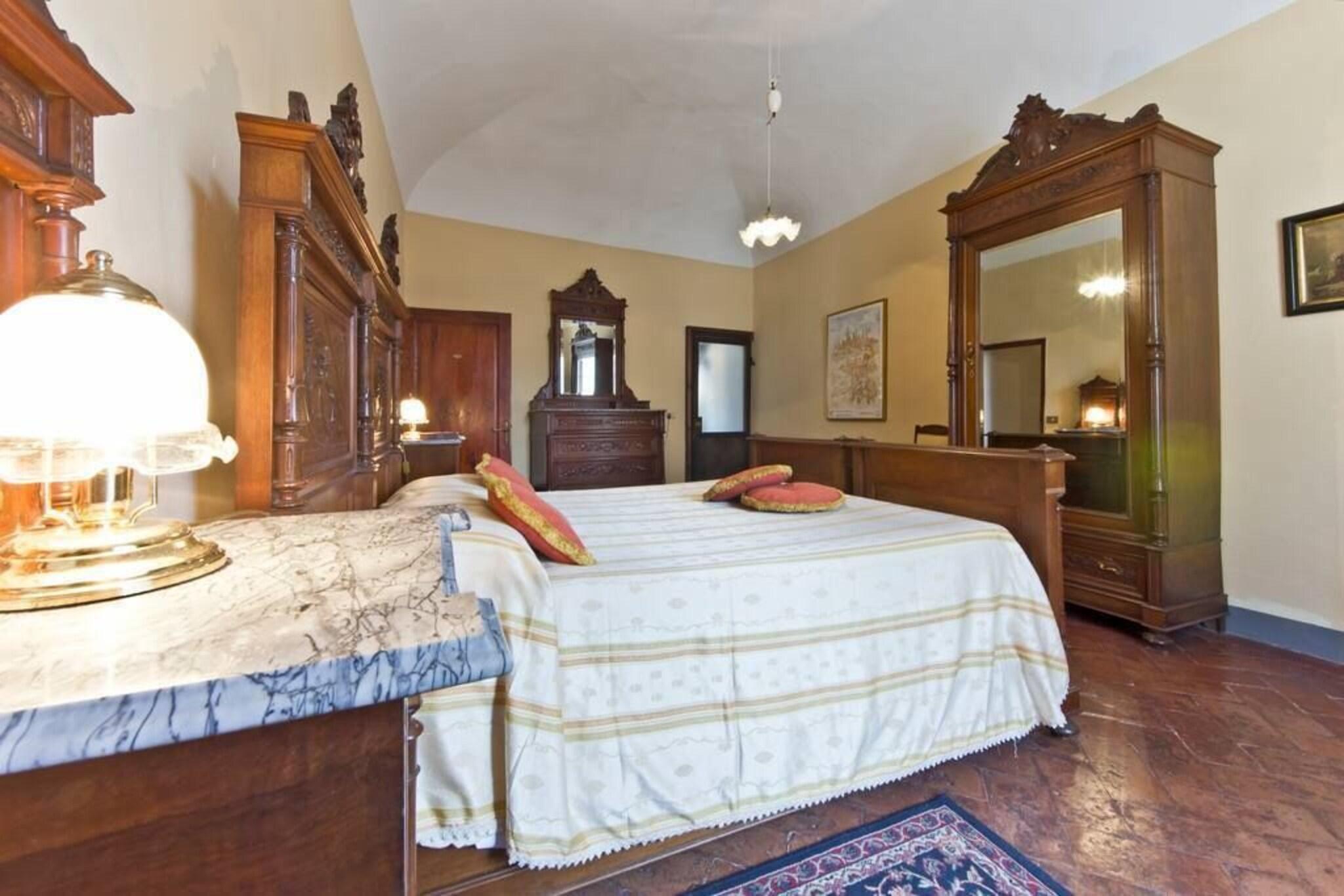 Single City View King Bed