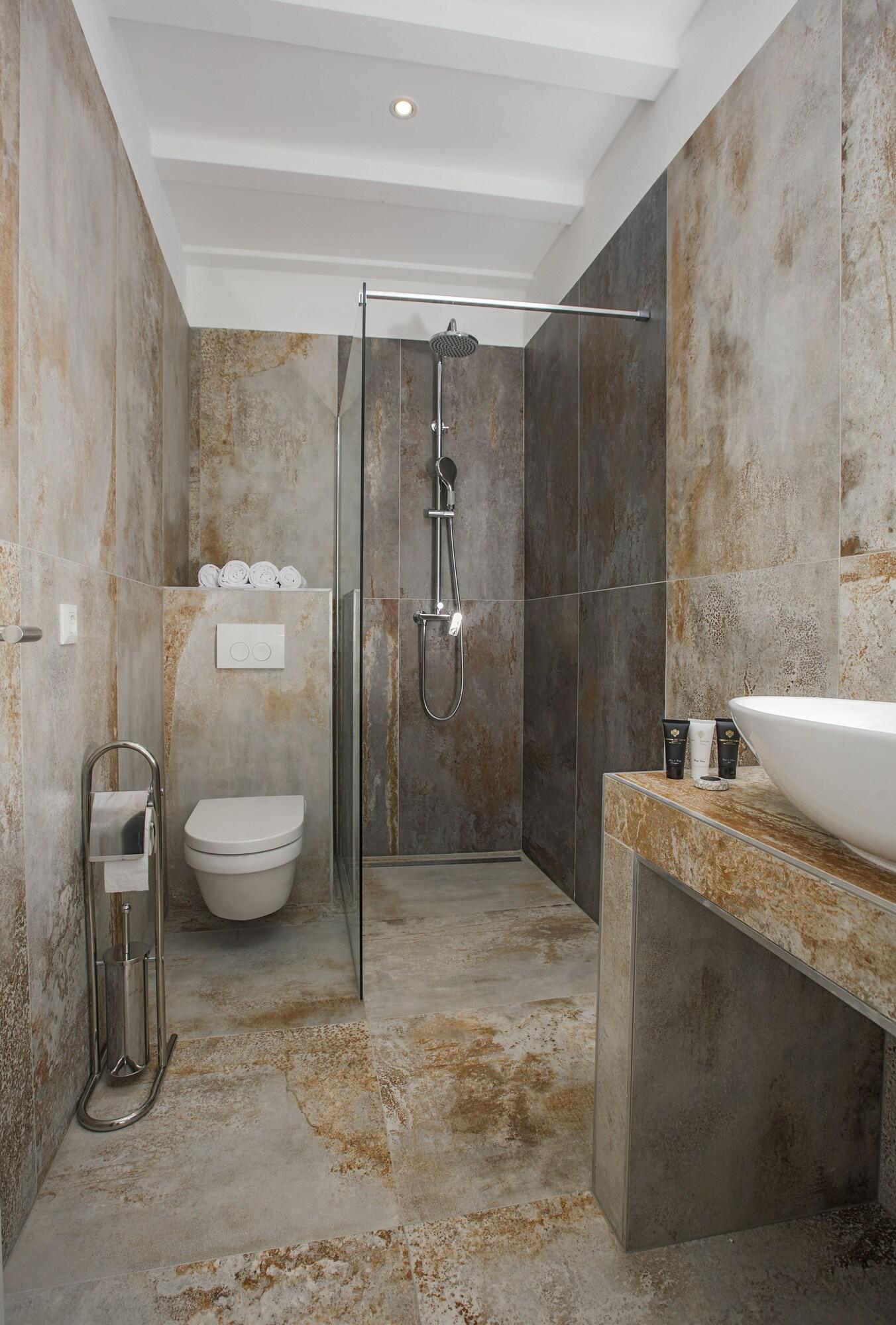 Double Deluxe City View King Bed