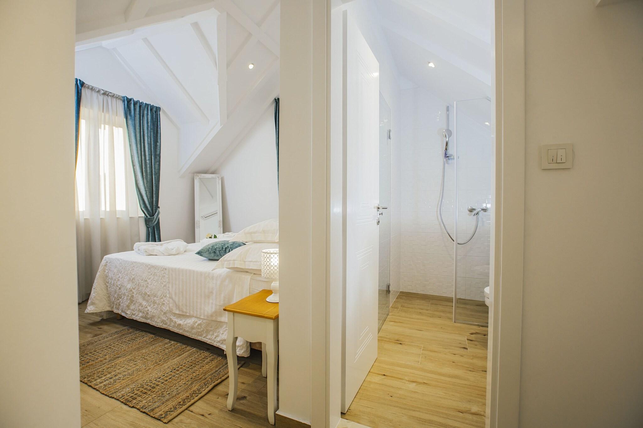 Double Deluxe City View King Bed