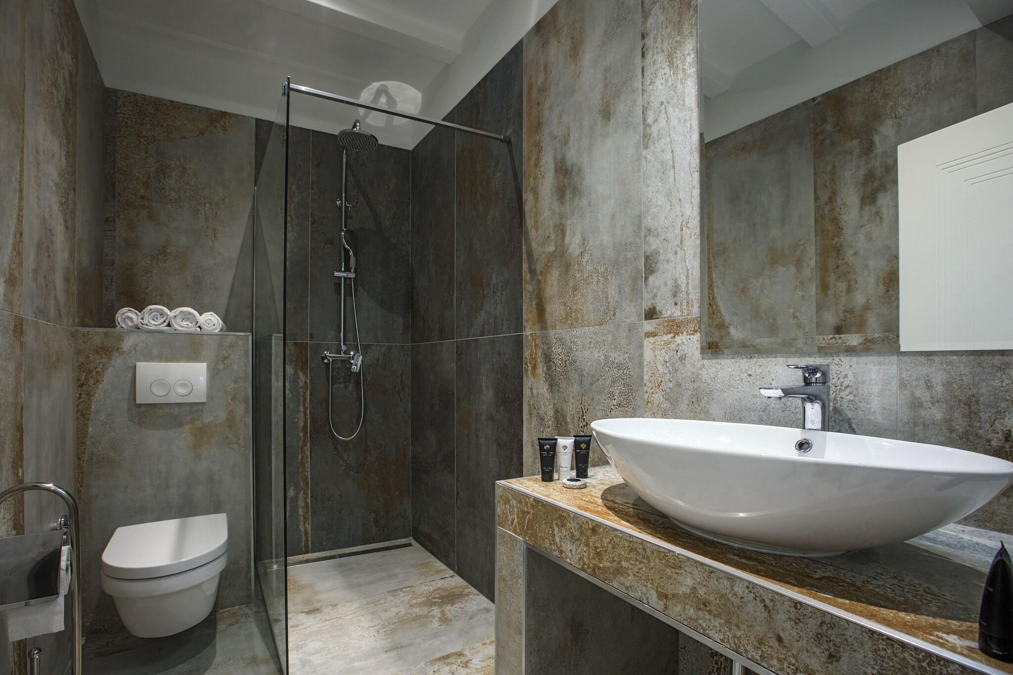 Double Deluxe City View King Bed