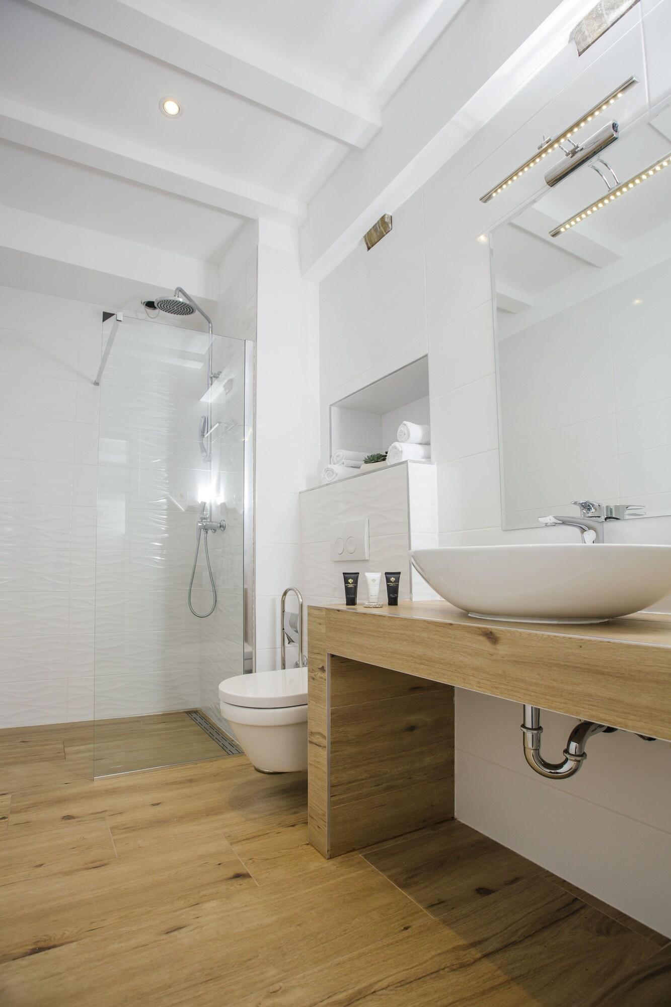 Double Deluxe King Bed