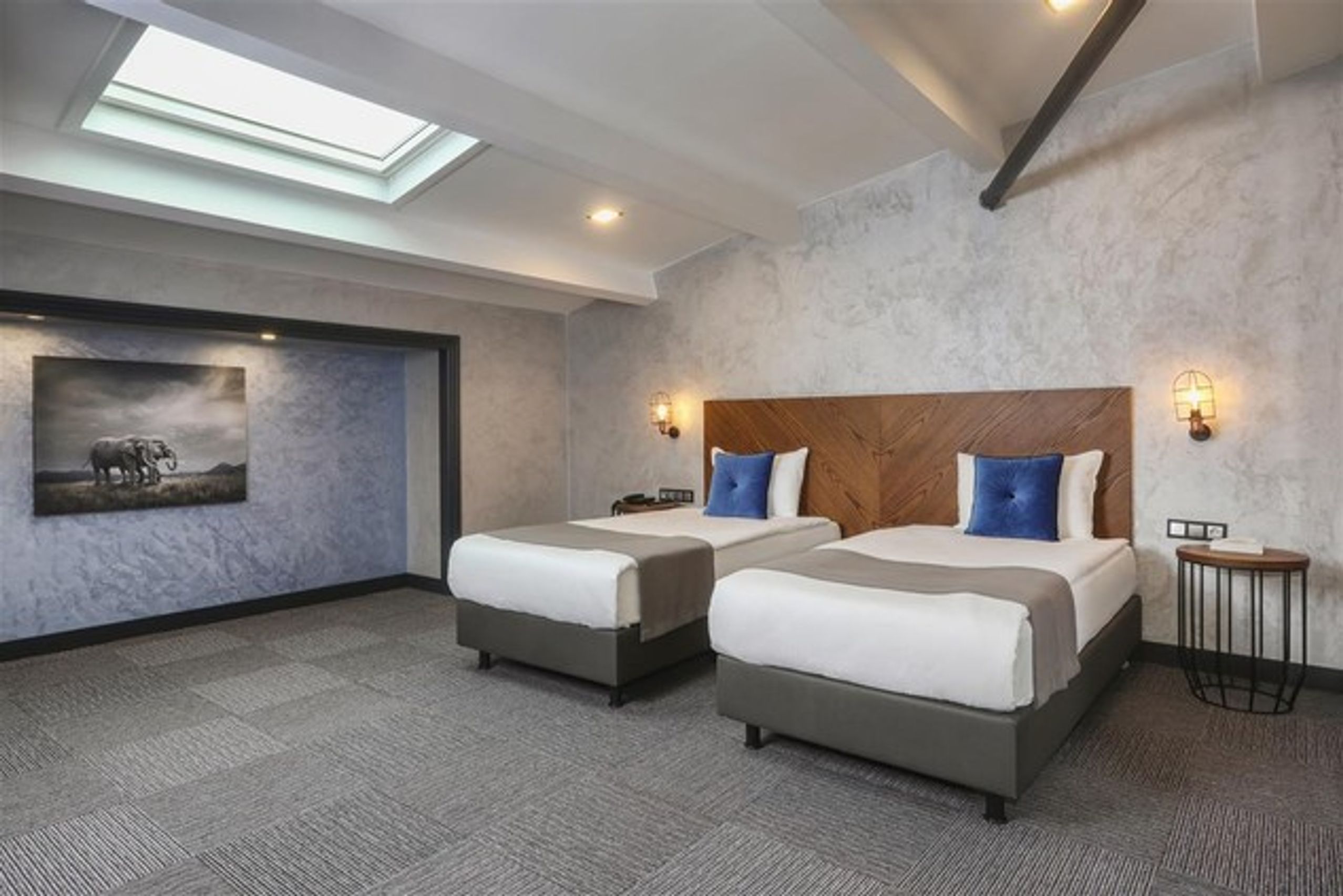 Room Connecting Room