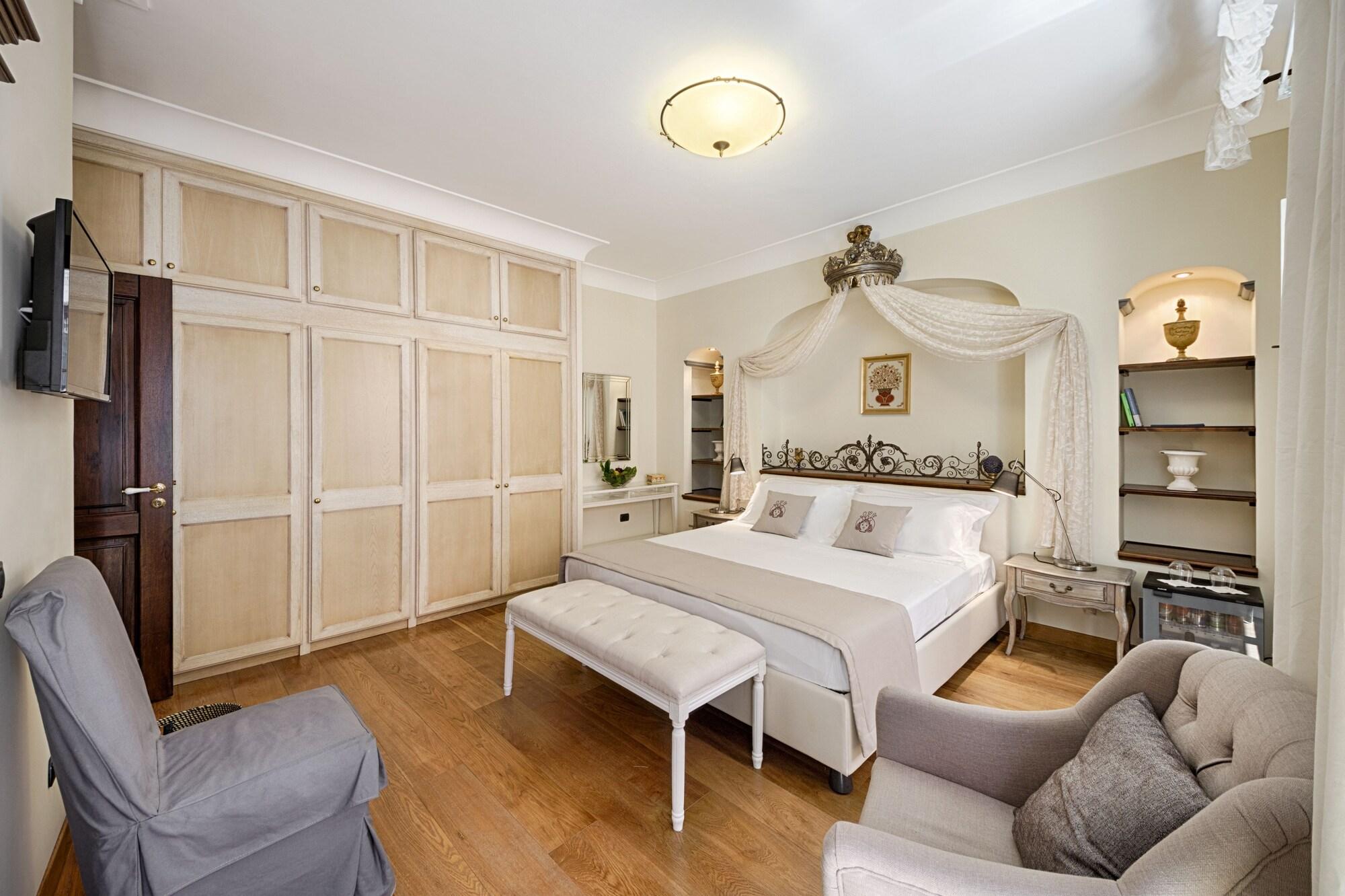 Suite Luxury City View