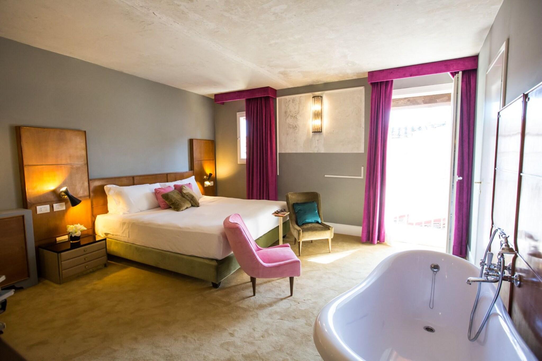 Double Deluxe King Bed