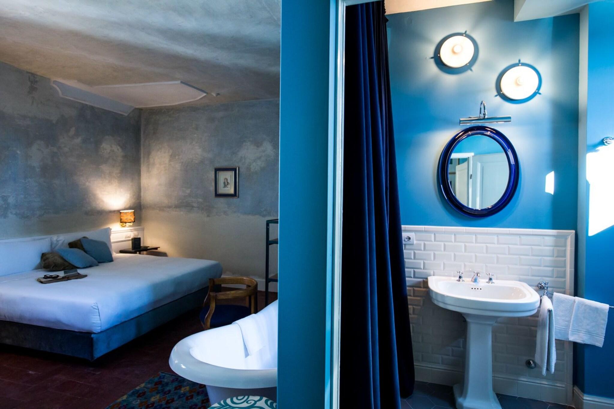 Double Deluxe King Bed