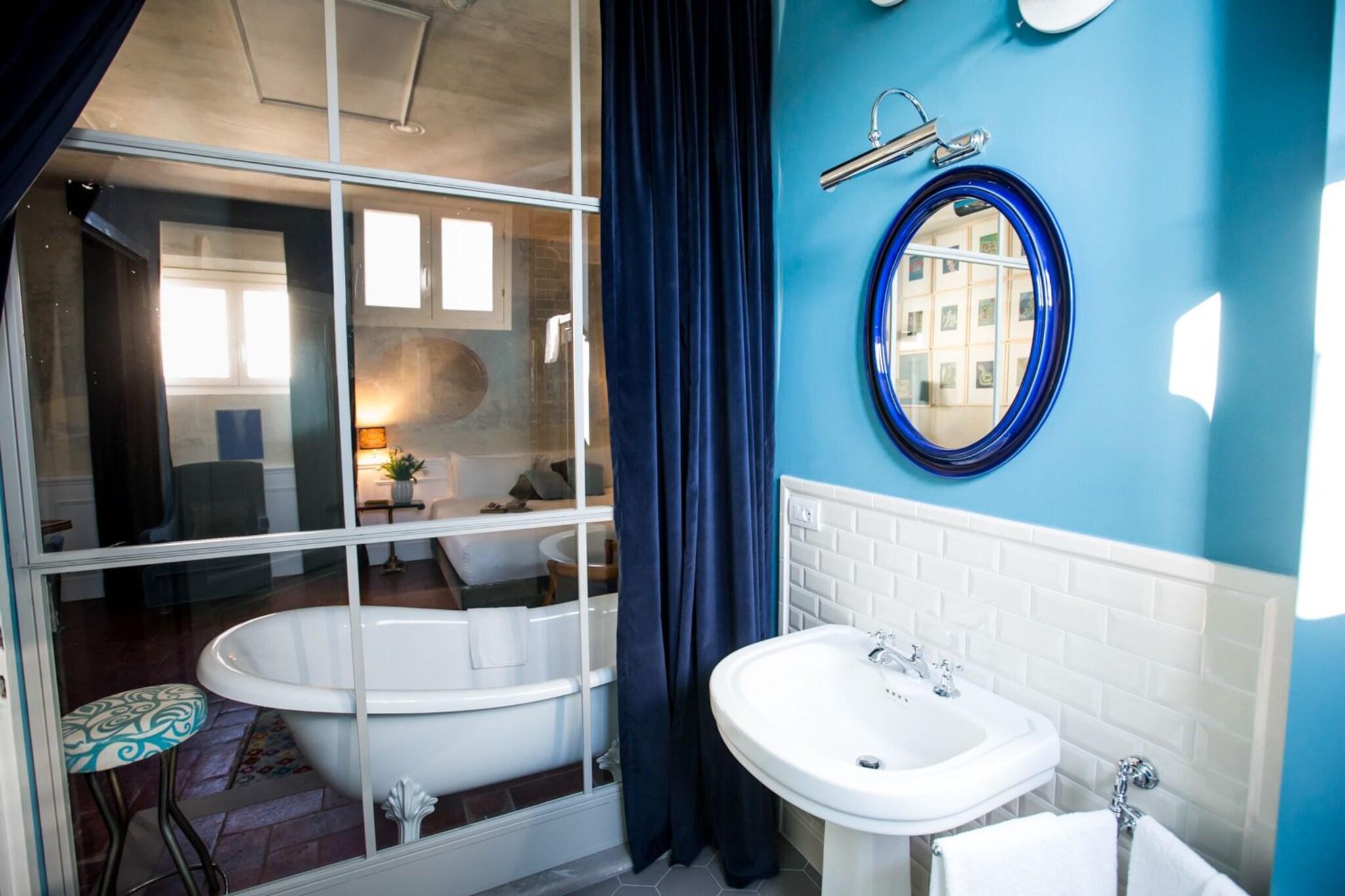 Double Deluxe King Bed