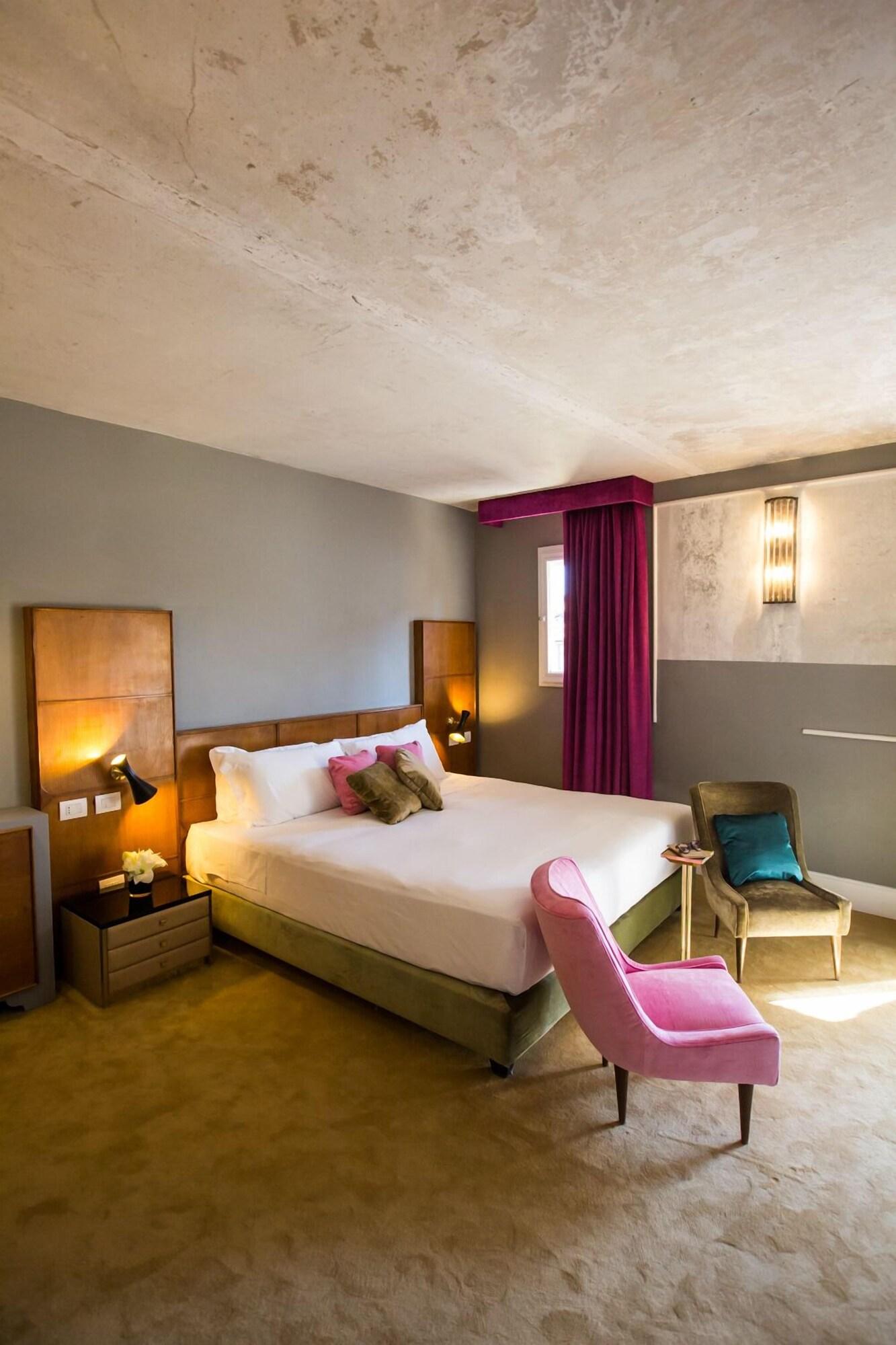 Double Deluxe King Bed