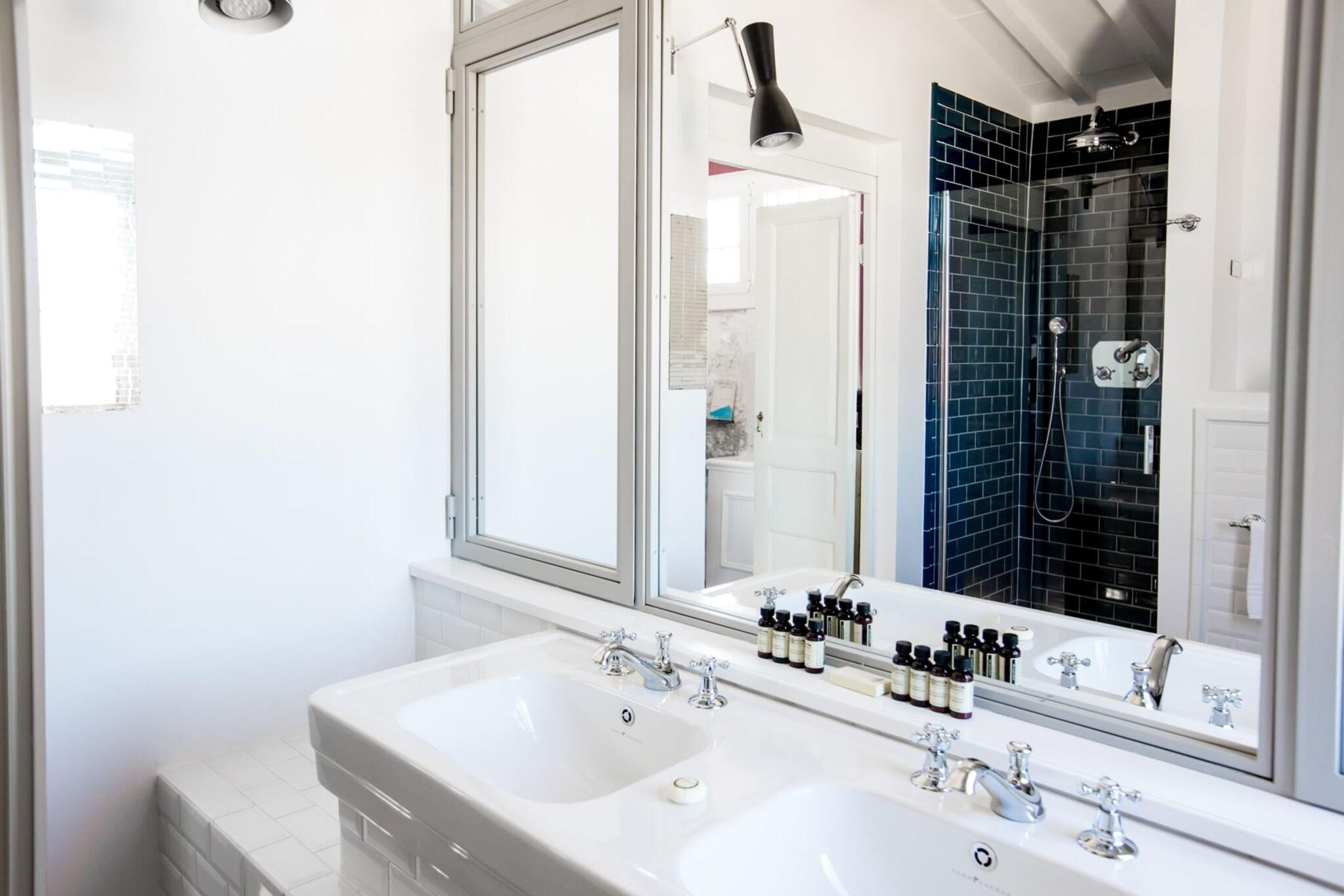 Double City View King Bed