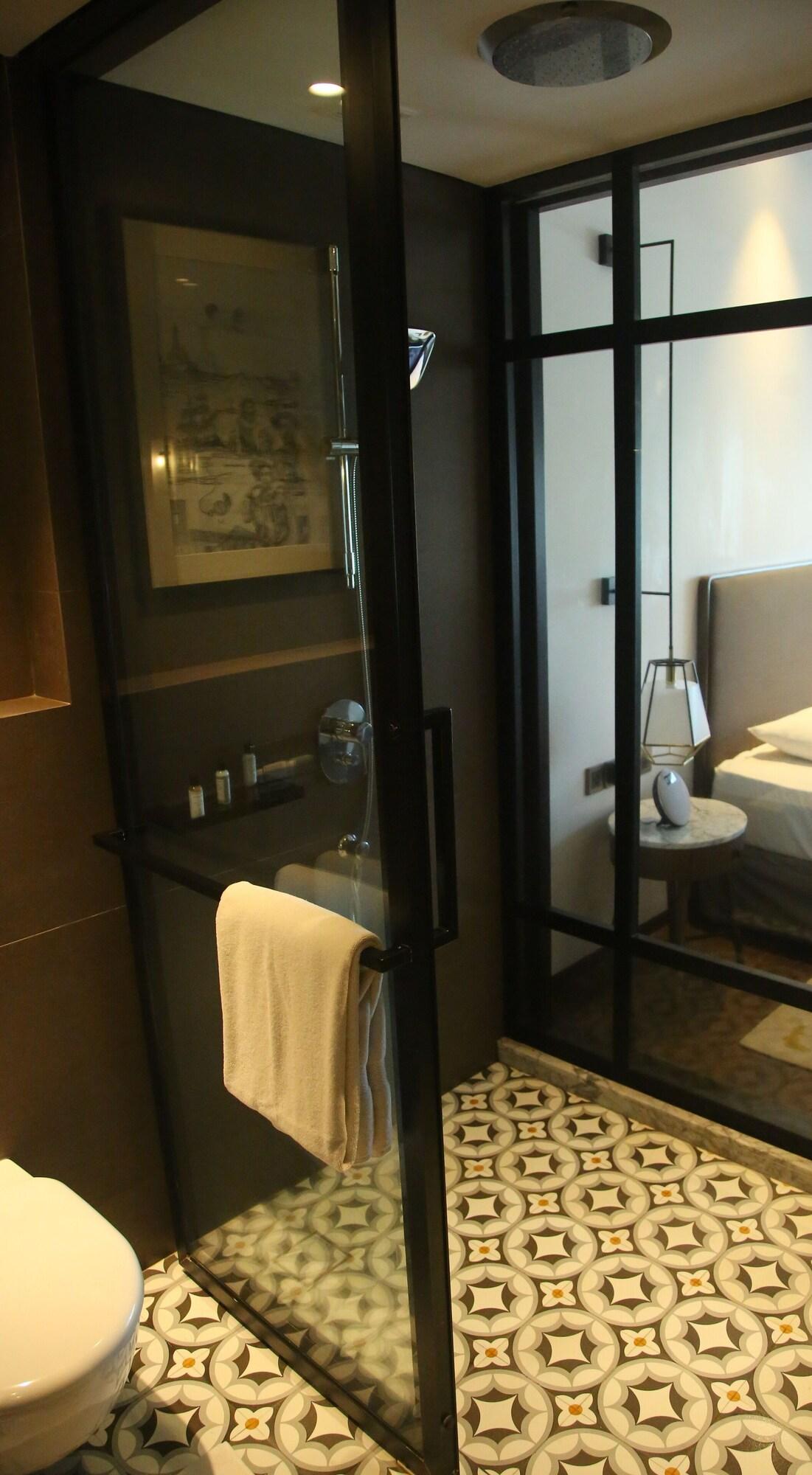 Double Executive King Bed