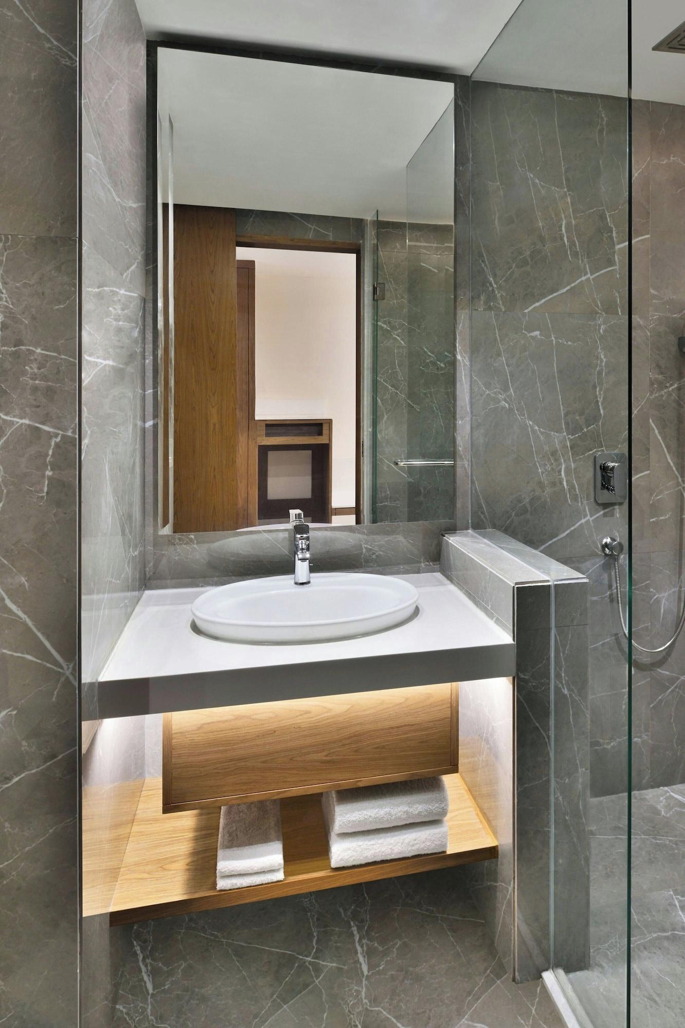 Double Deluxe King Bed