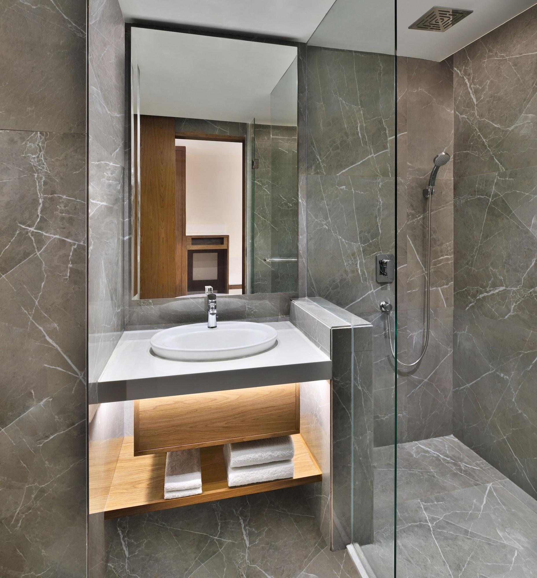 Double Deluxe King Bed