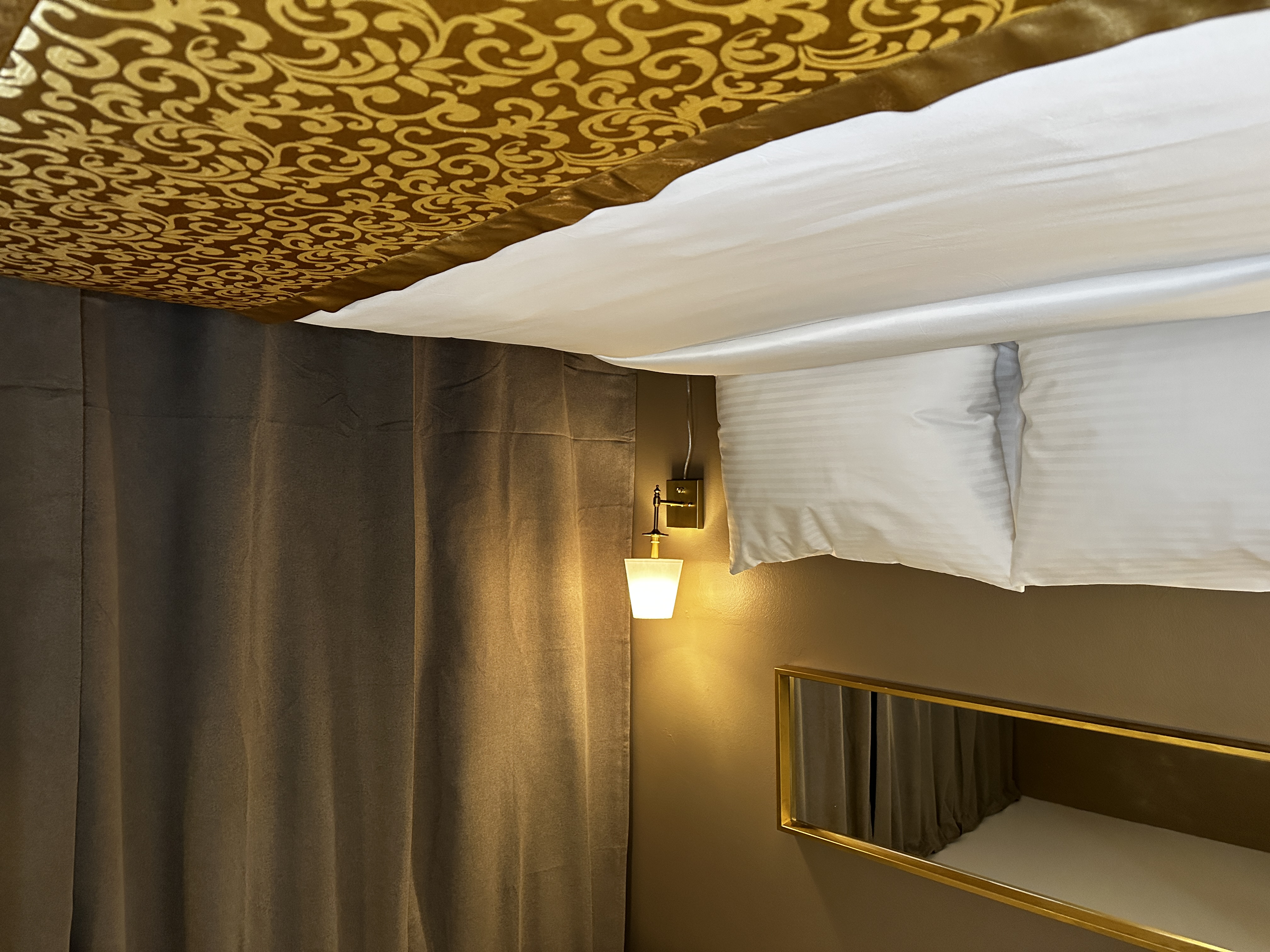 Double Deluxe One Bed