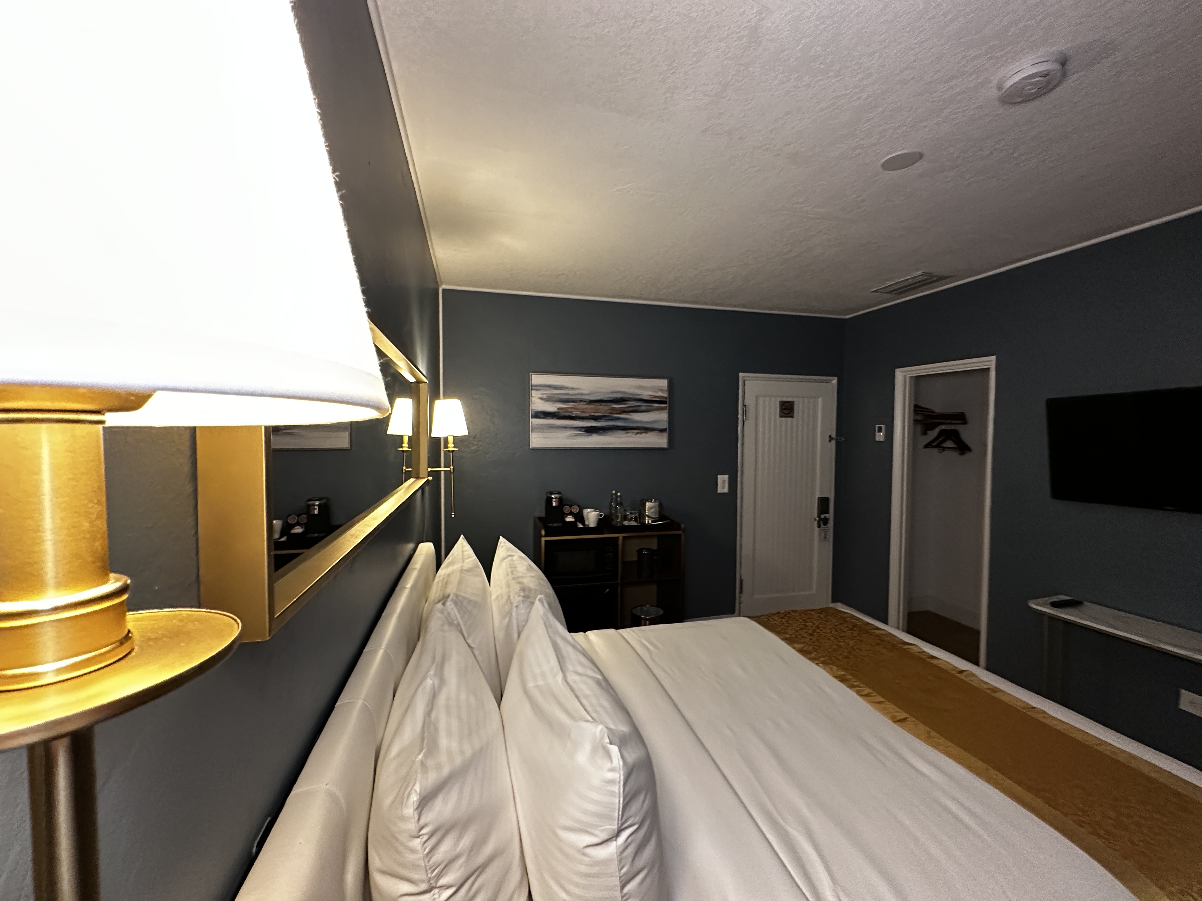 Double Deluxe Queen Bed