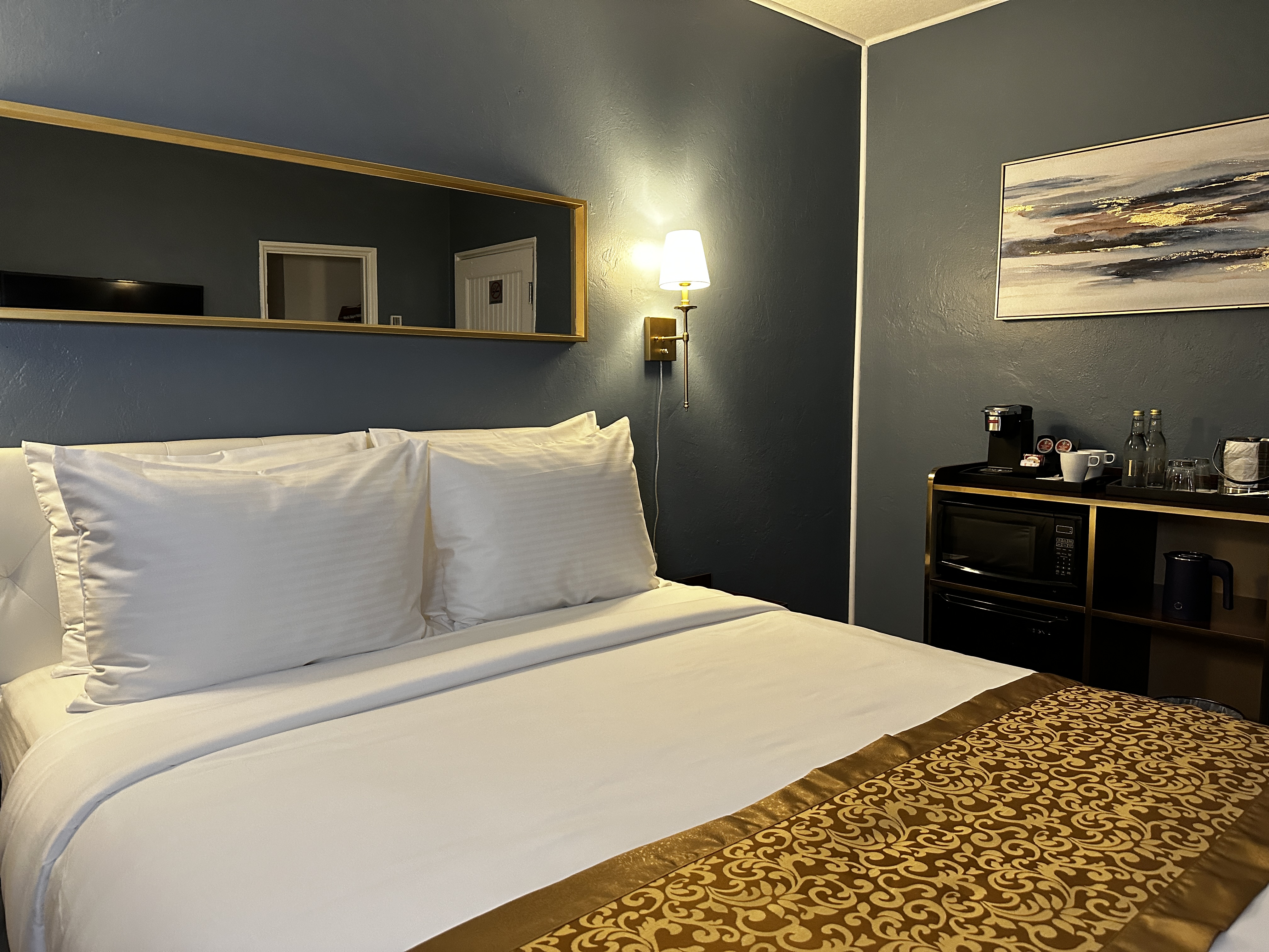 Double Deluxe Queen Bed