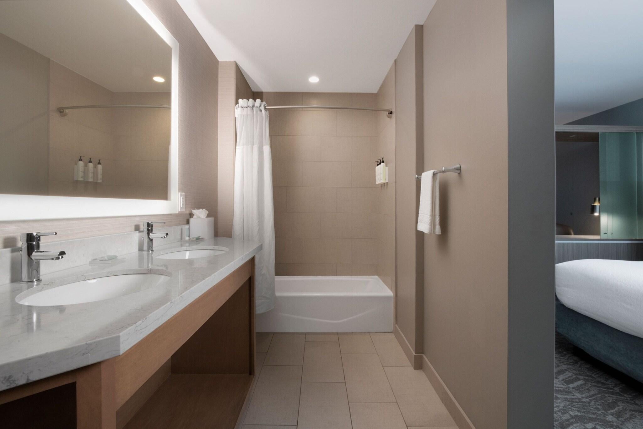 Suite Two Queen Beds