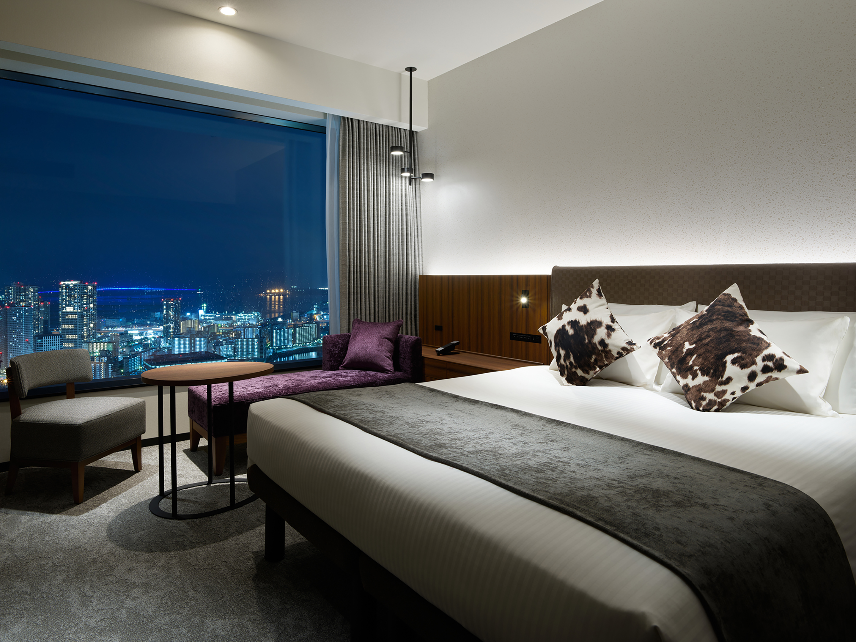 Double Queen Size Bed