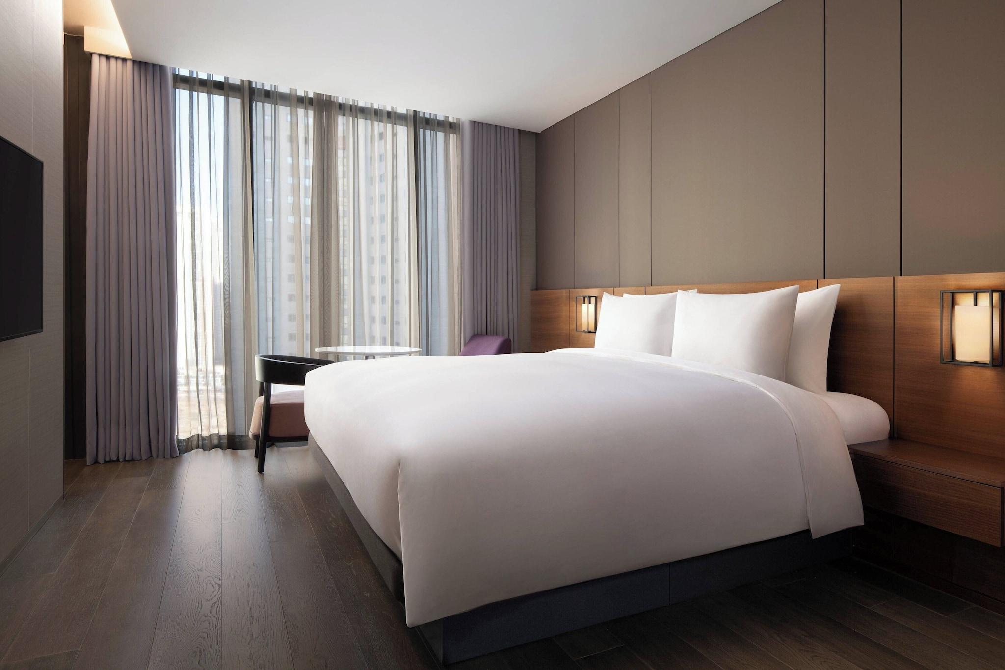 Suite Deluxe King Bed