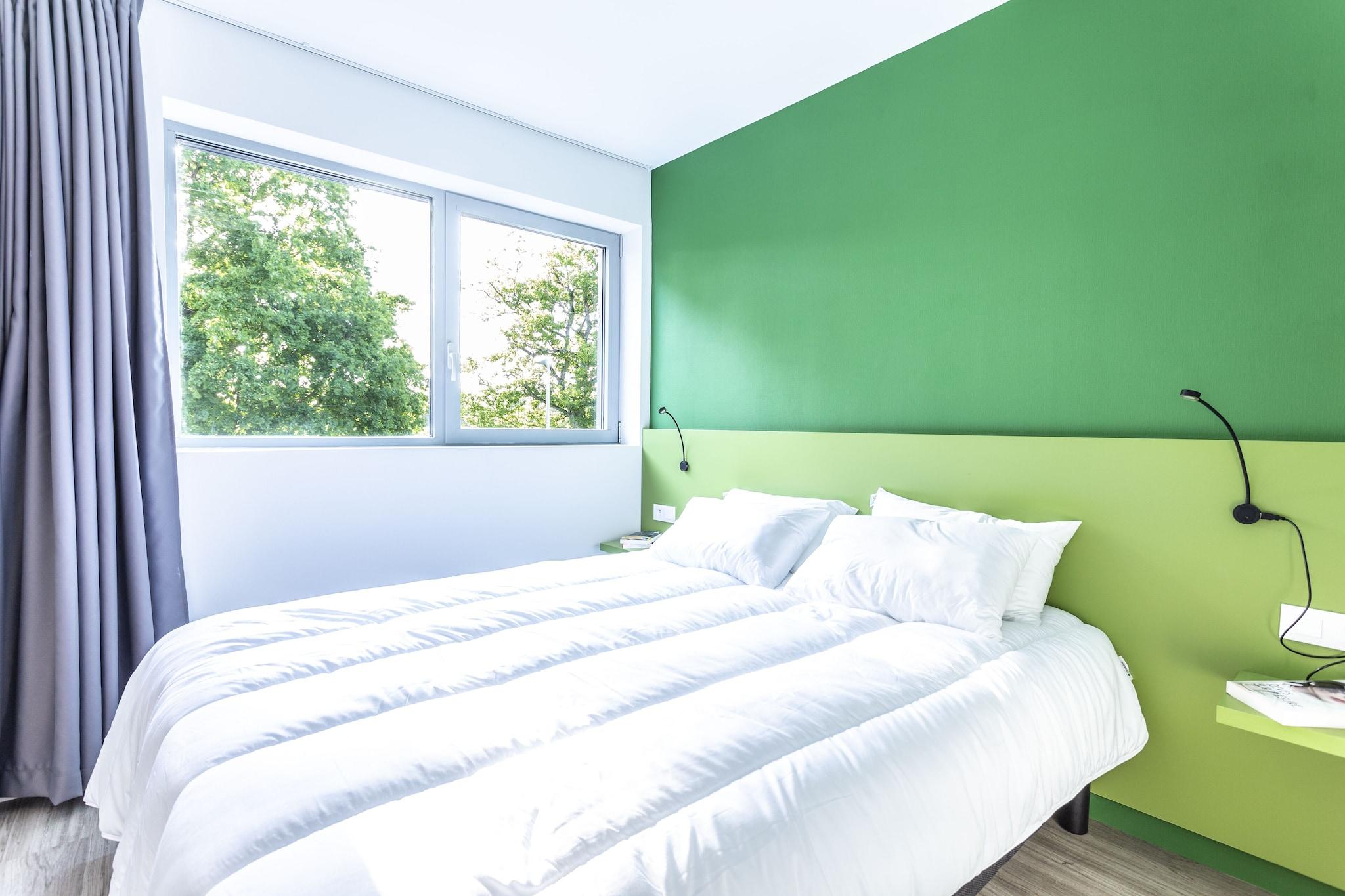 Studio Queen Size Bed