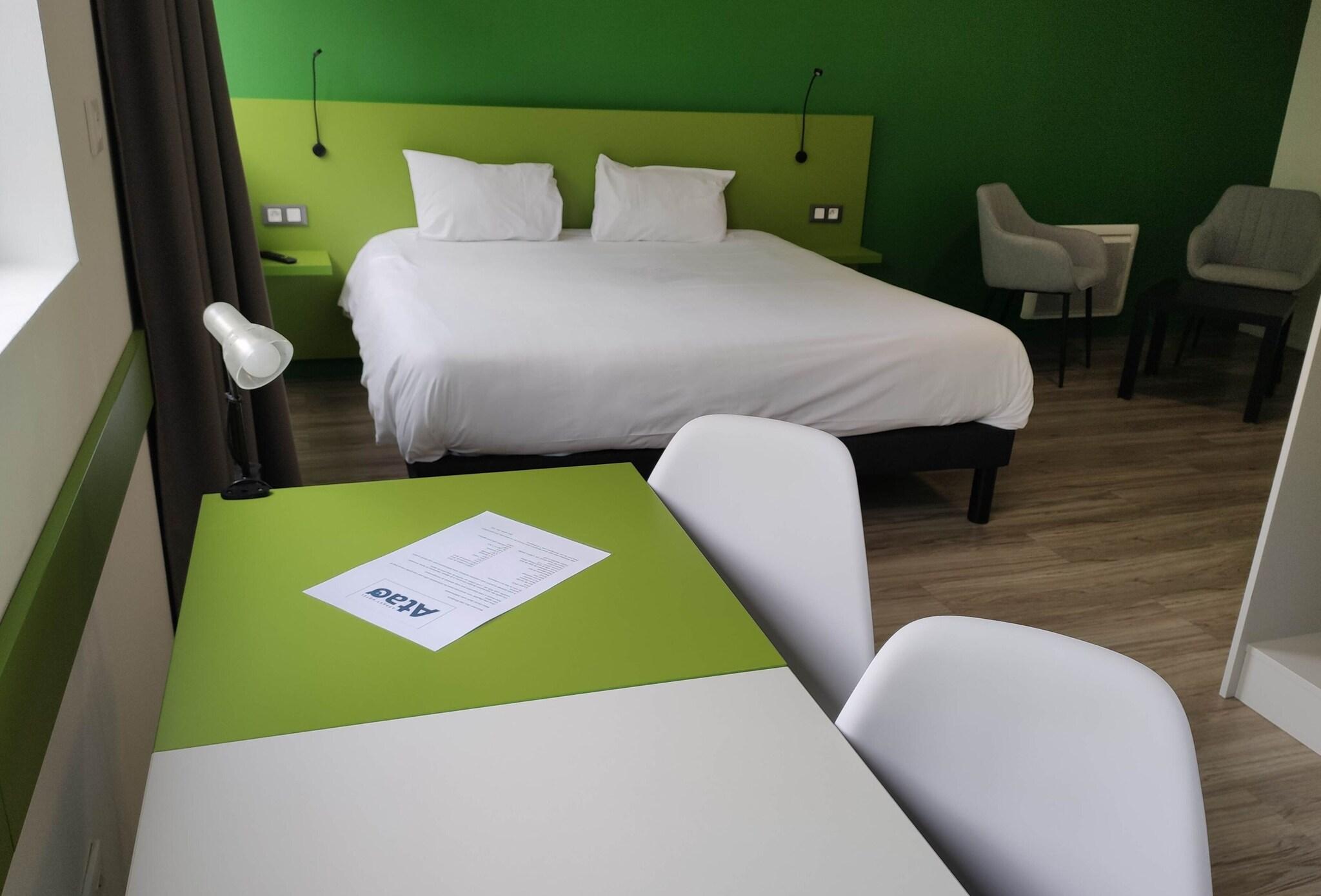 Studio Queen Size Bed