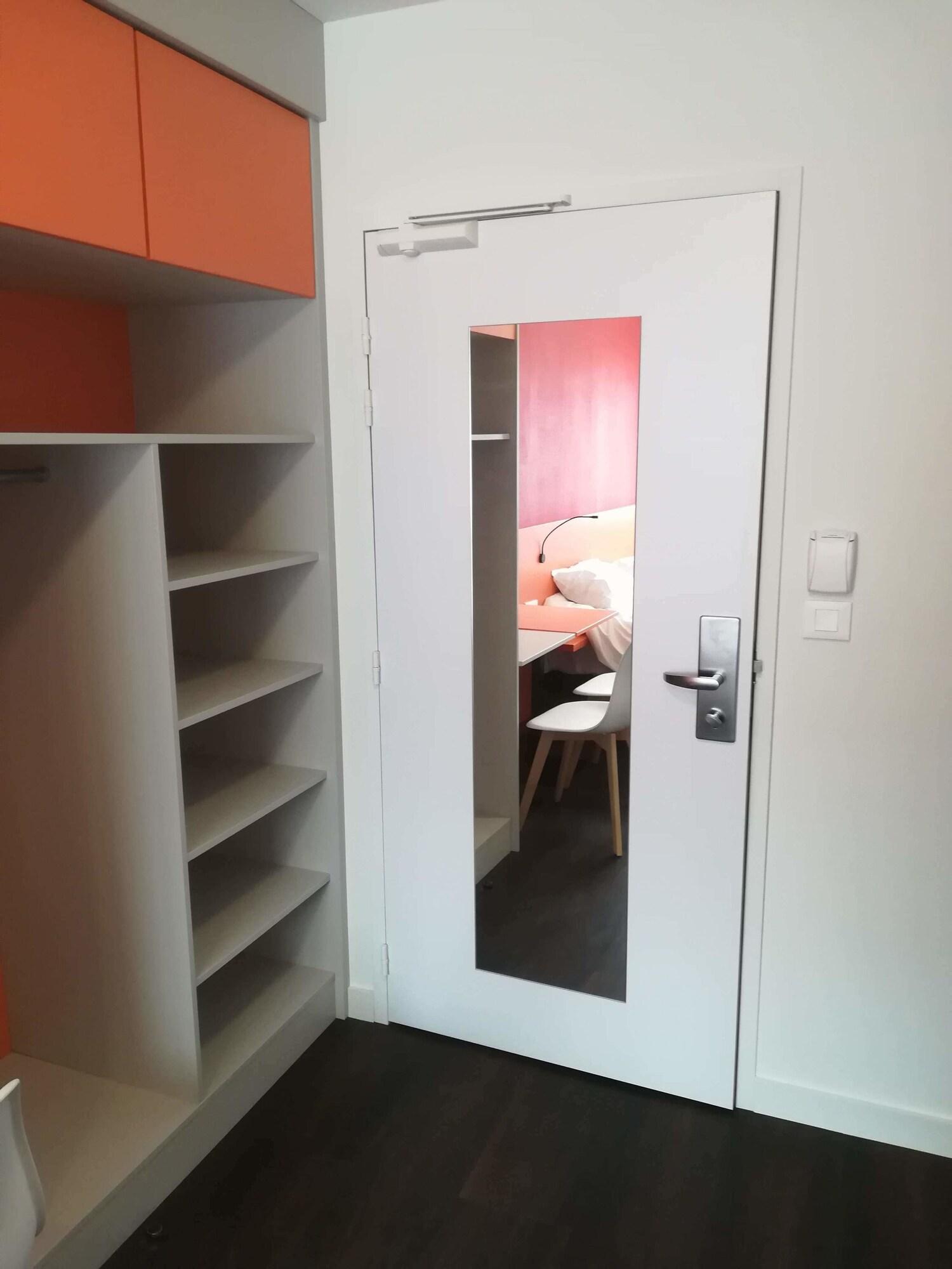 Studio Queen Size Bed