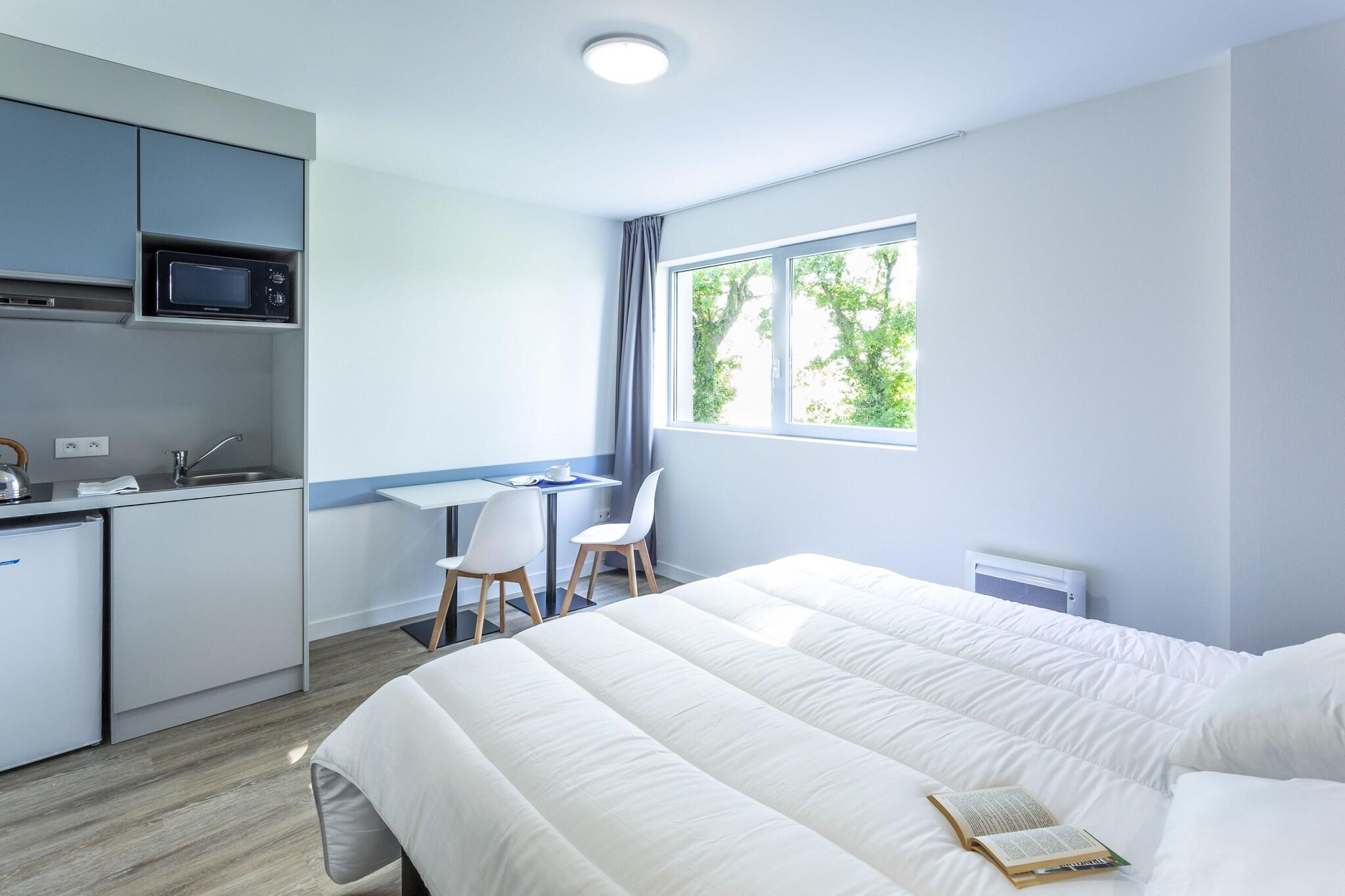 Studio Queen Size Bed