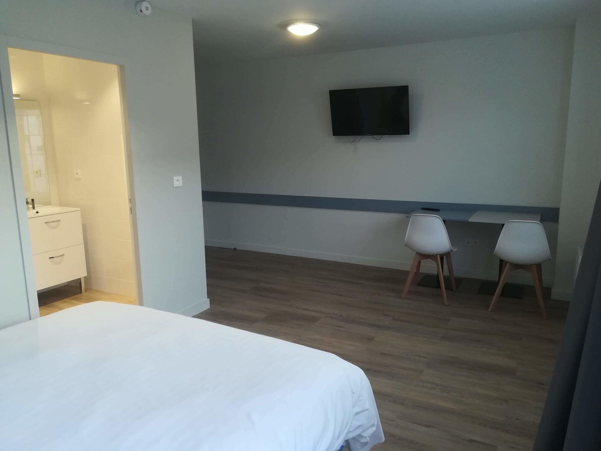 Studio Queen Size Bed