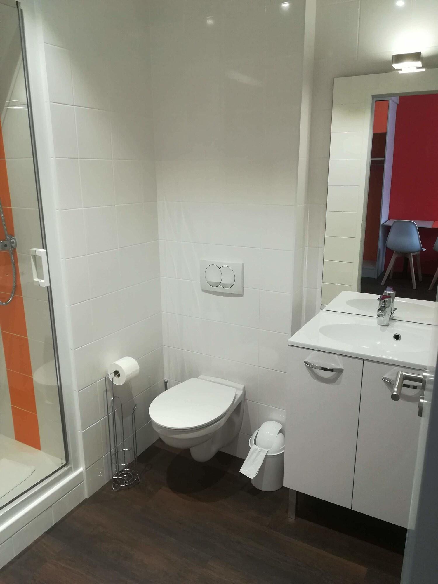 Studio Queen Size Bed