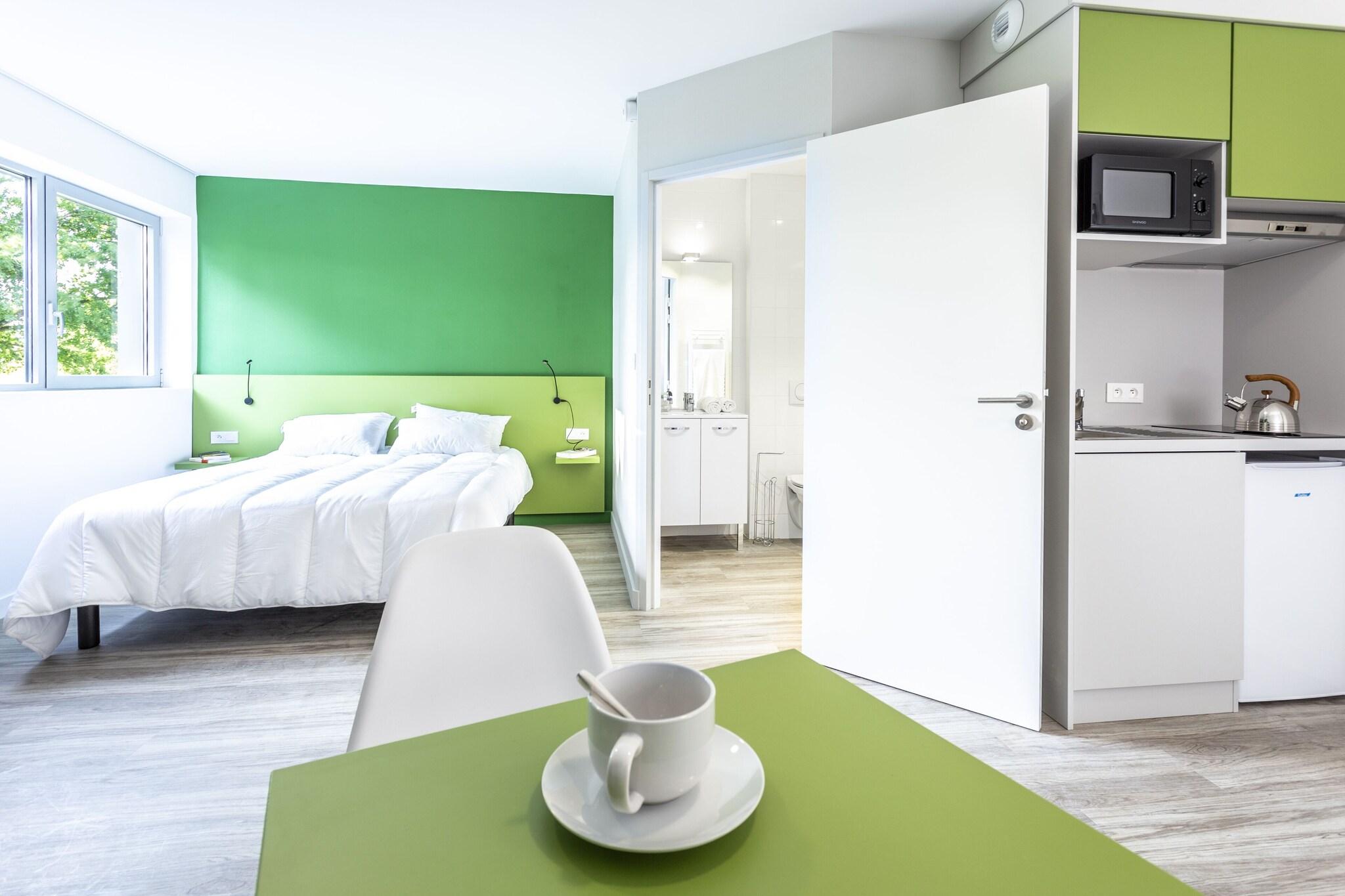 Studio Queen Size Bed