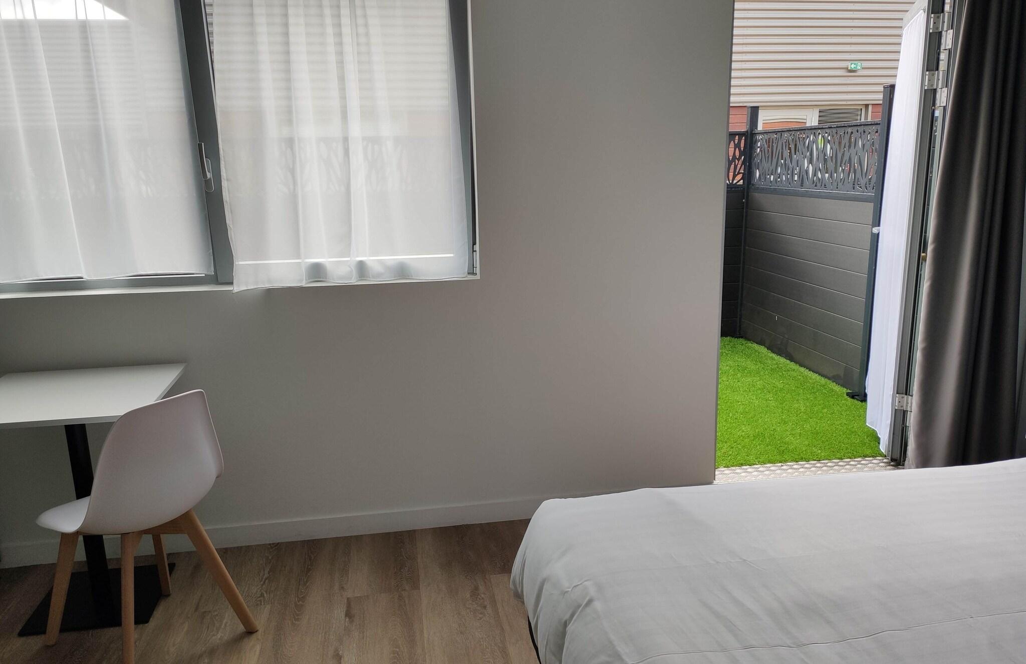 Studio Queen Size Bed