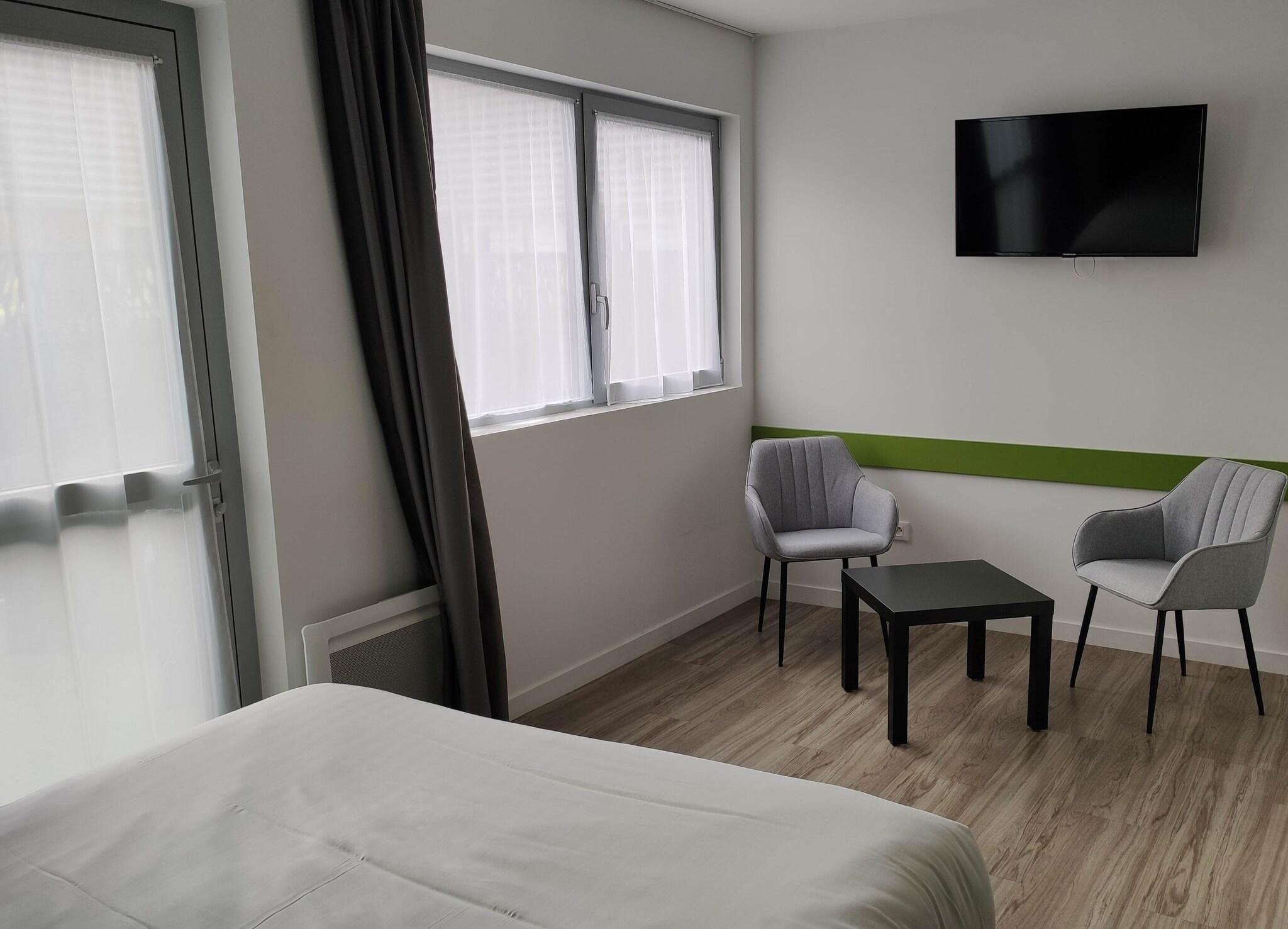 Studio Accessible-queen Size Bed