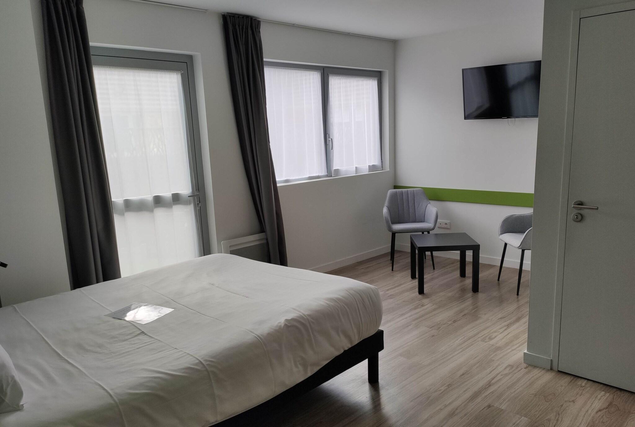 Studio Accessible-queen Size Bed