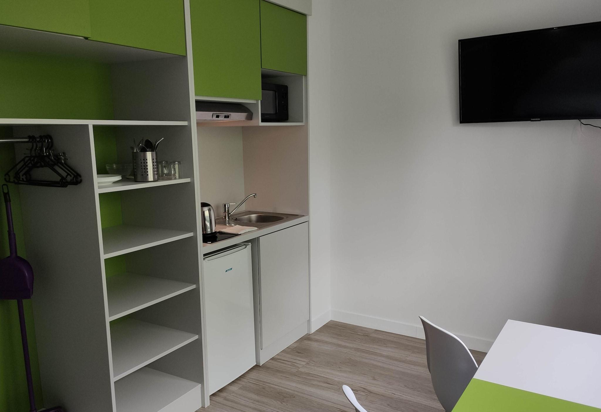 Studio Accessible-queen Size Bed