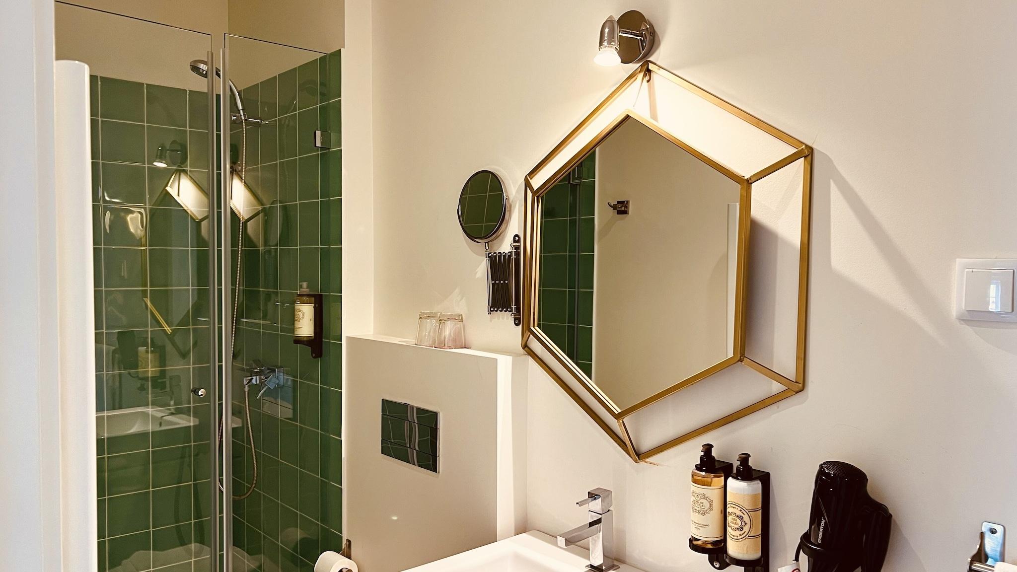 Double Queen Size Bed