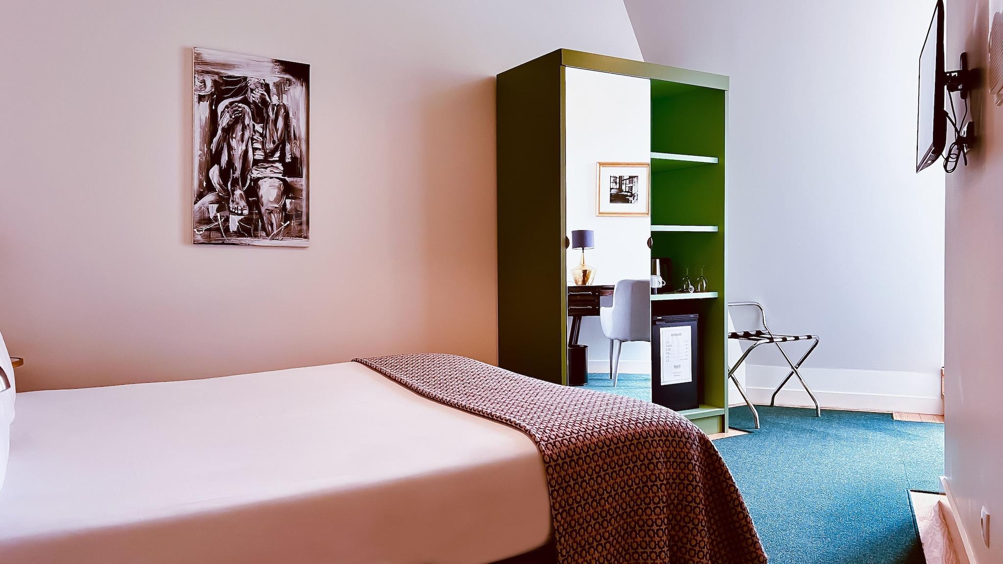 Double Queen Size Bed