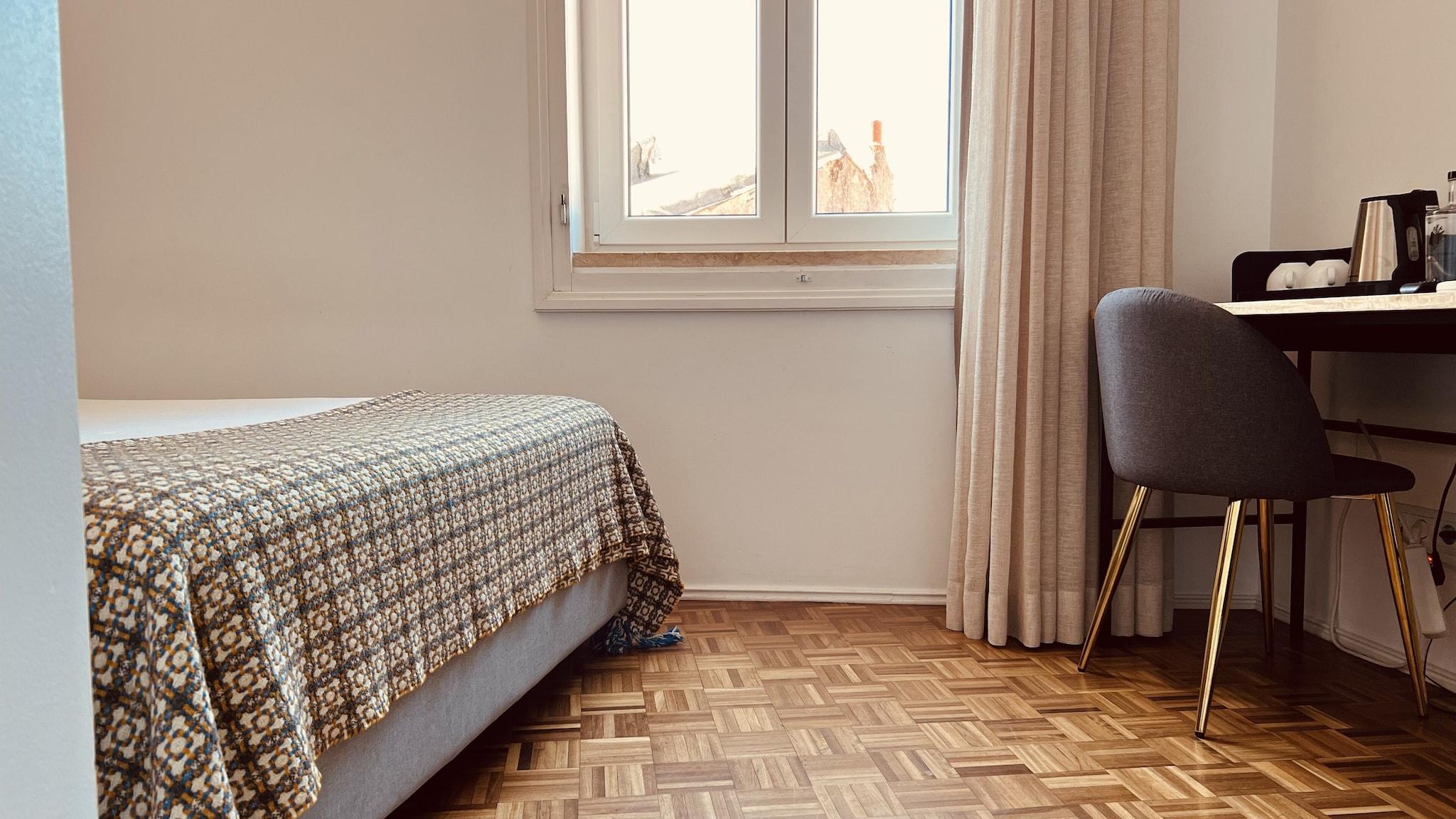 Double Queen Size Bed