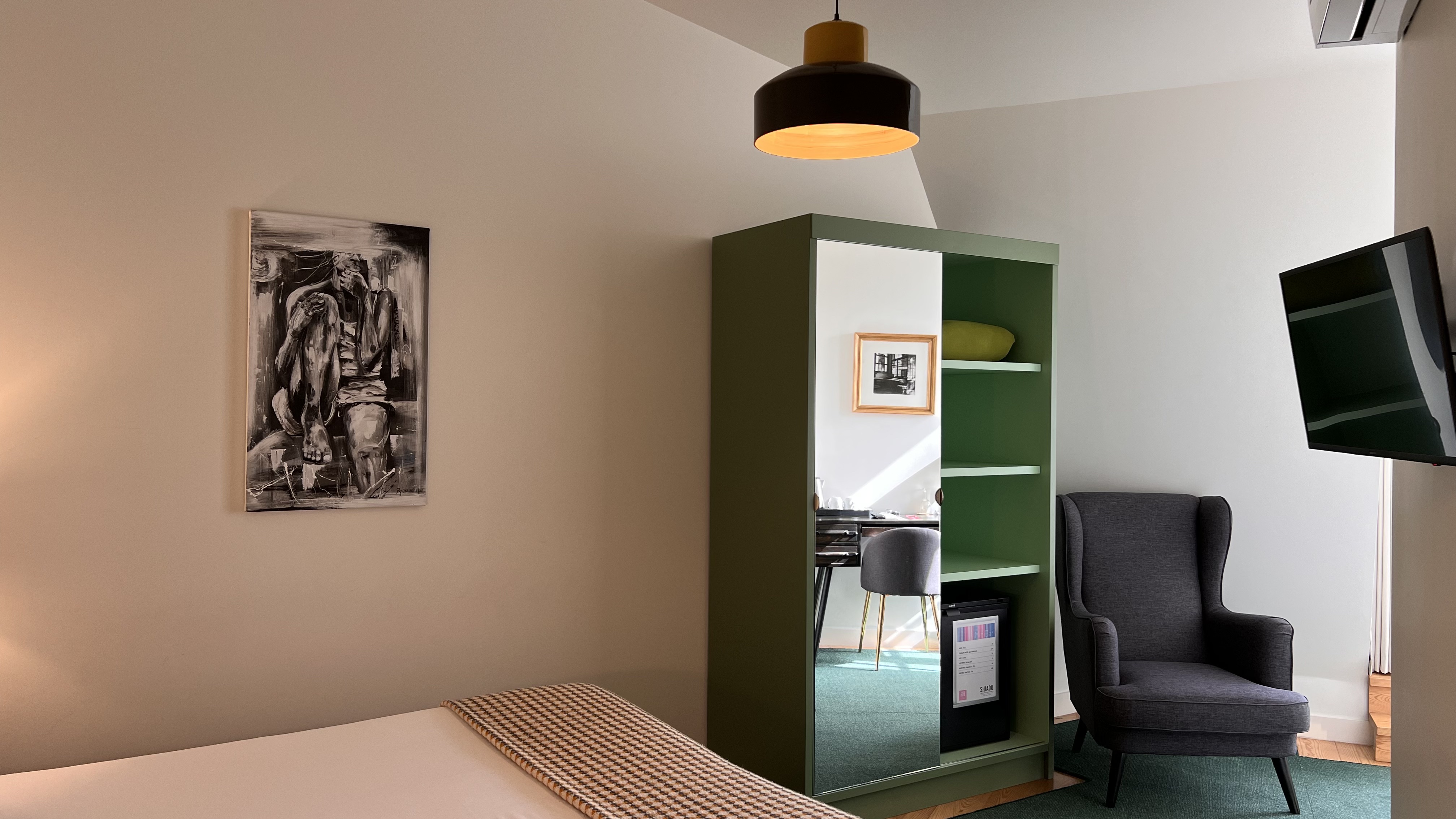Double or Twin One Bedroom One Bathroom