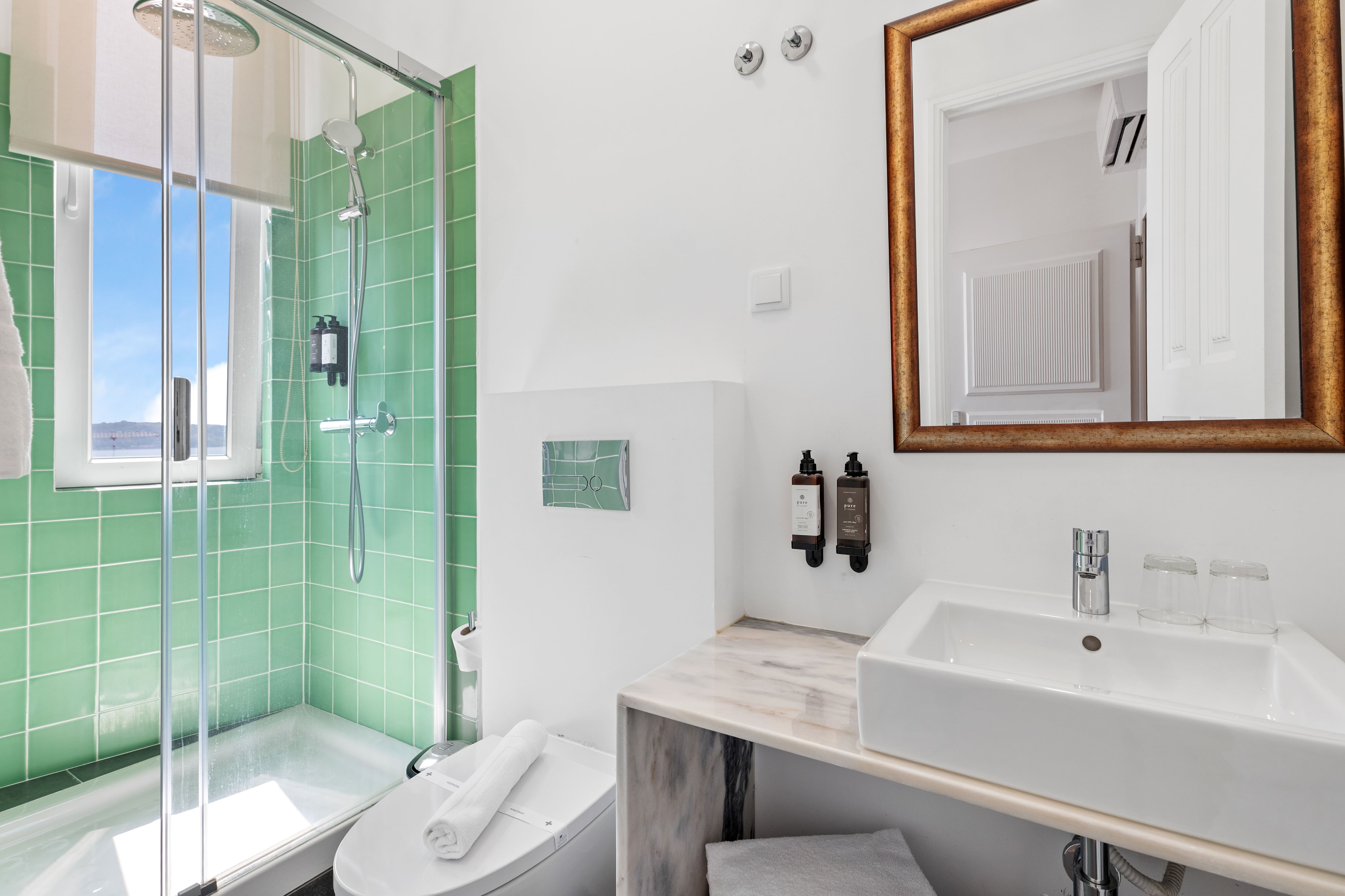 Double or Twin One Bedroom One Bathroom