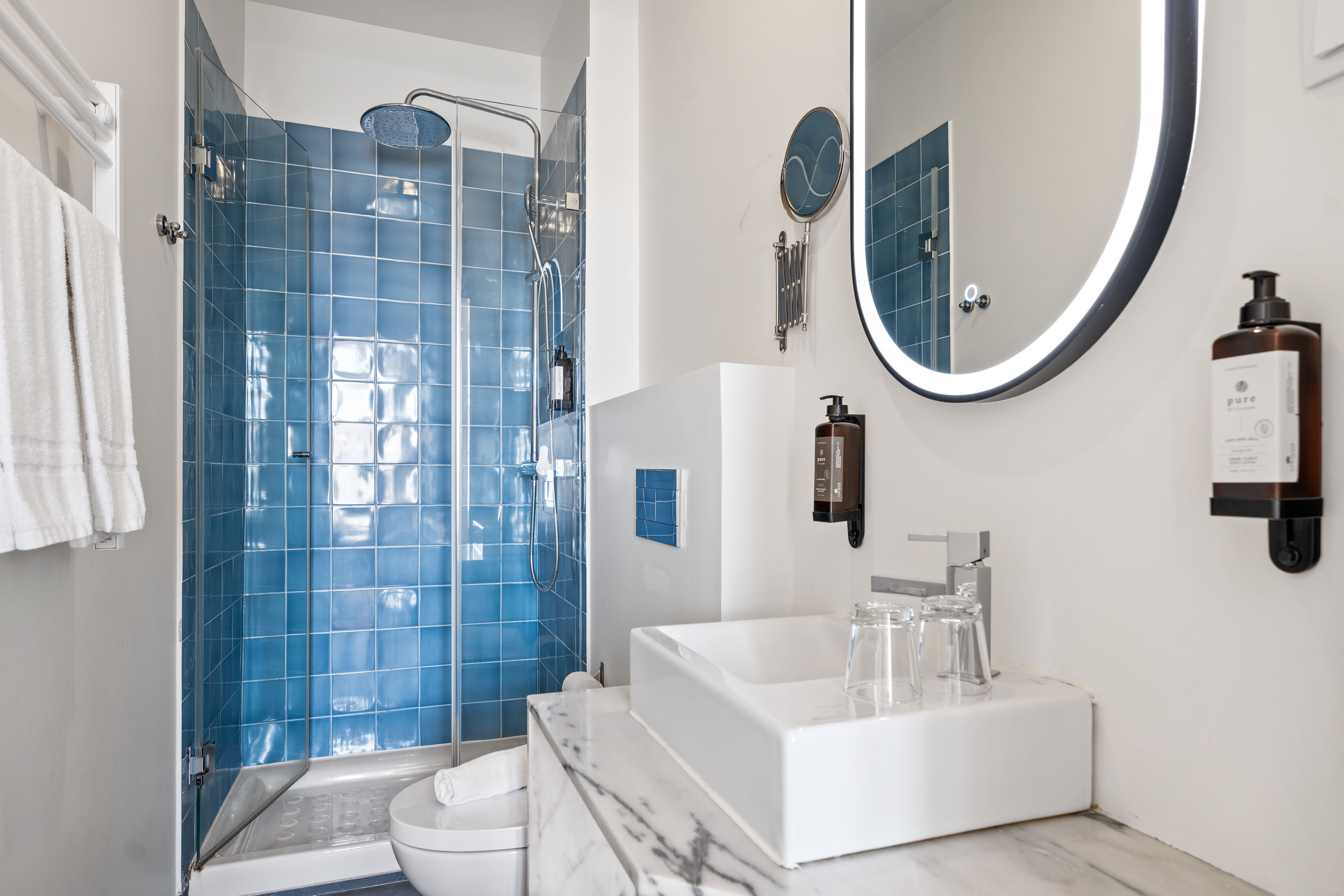 Double or Twin One Bedroom One Bathroom