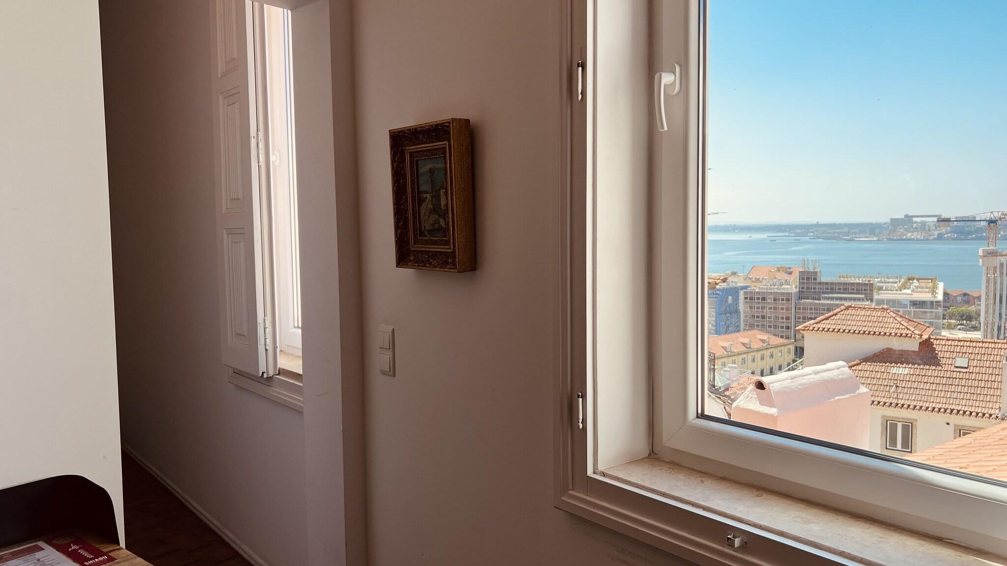 Double City View Queen Bed