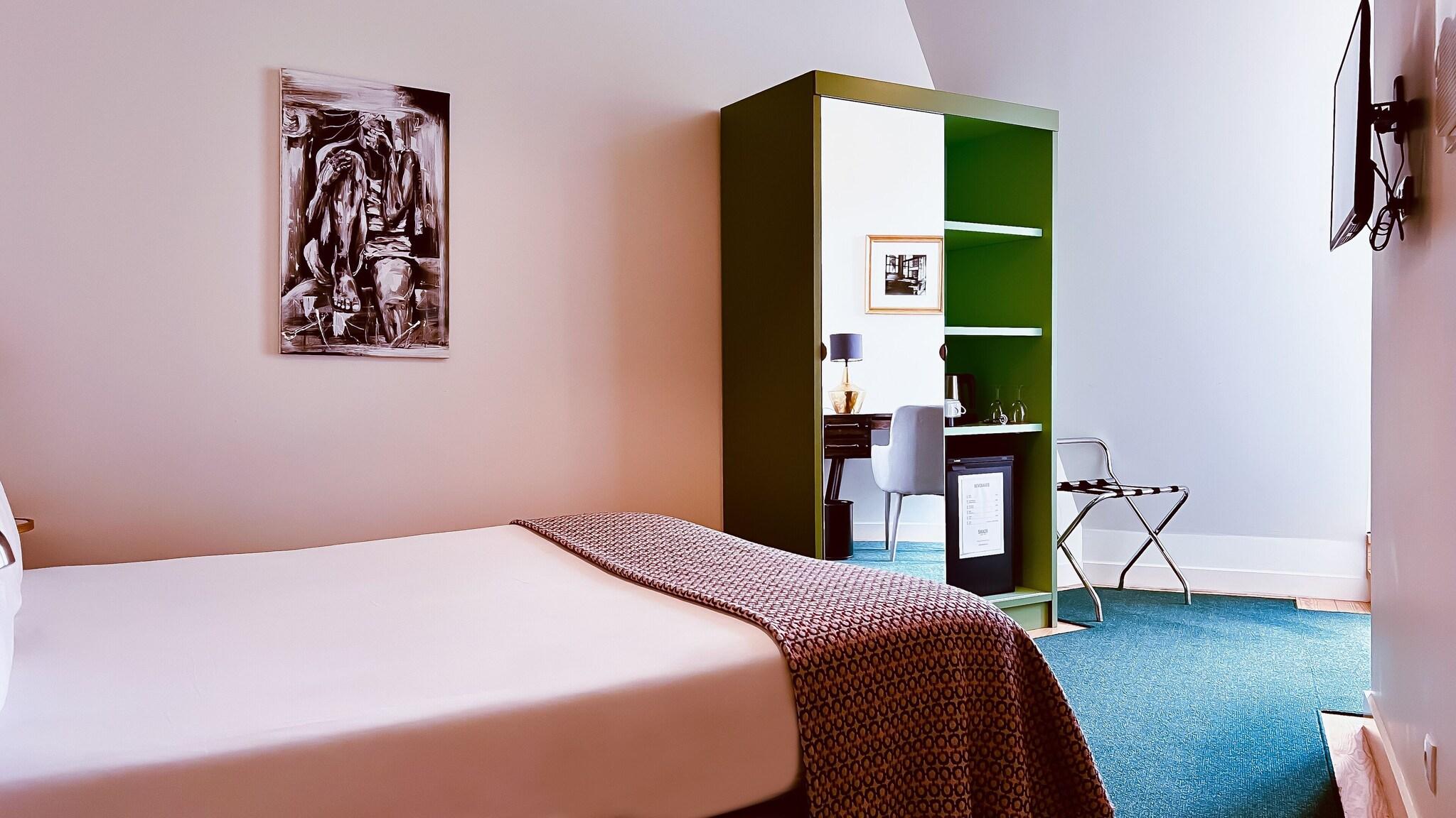 Double Queen Size Bed