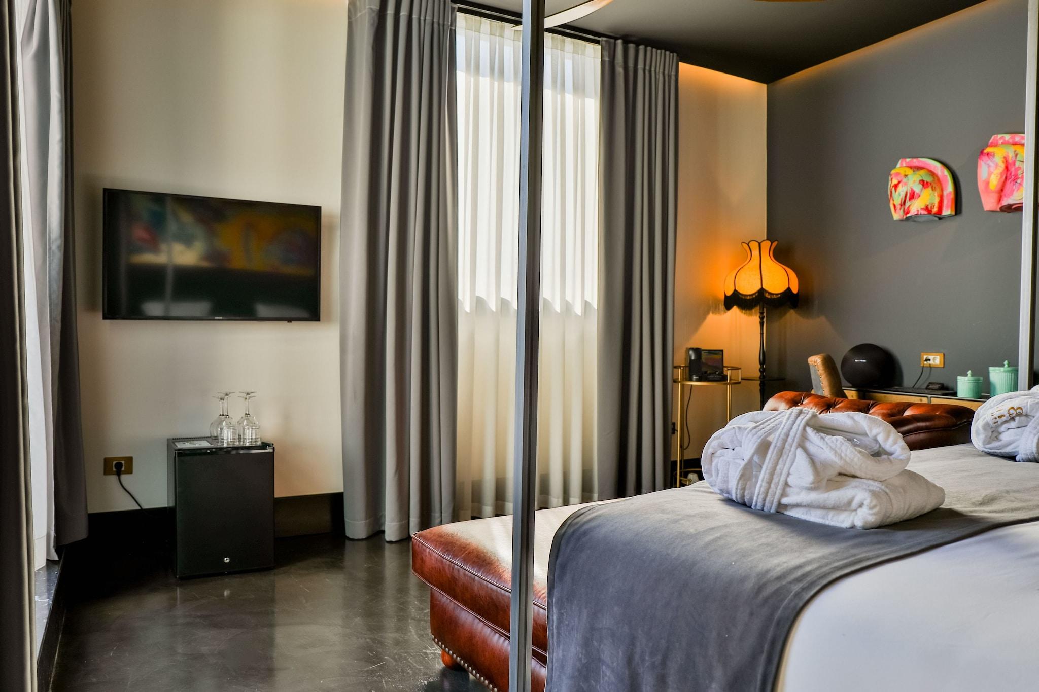 Room King Bed with Jacuzzi