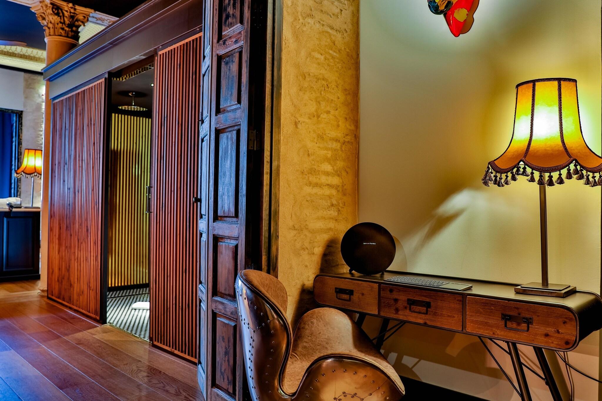 Double Deluxe Queen Bed