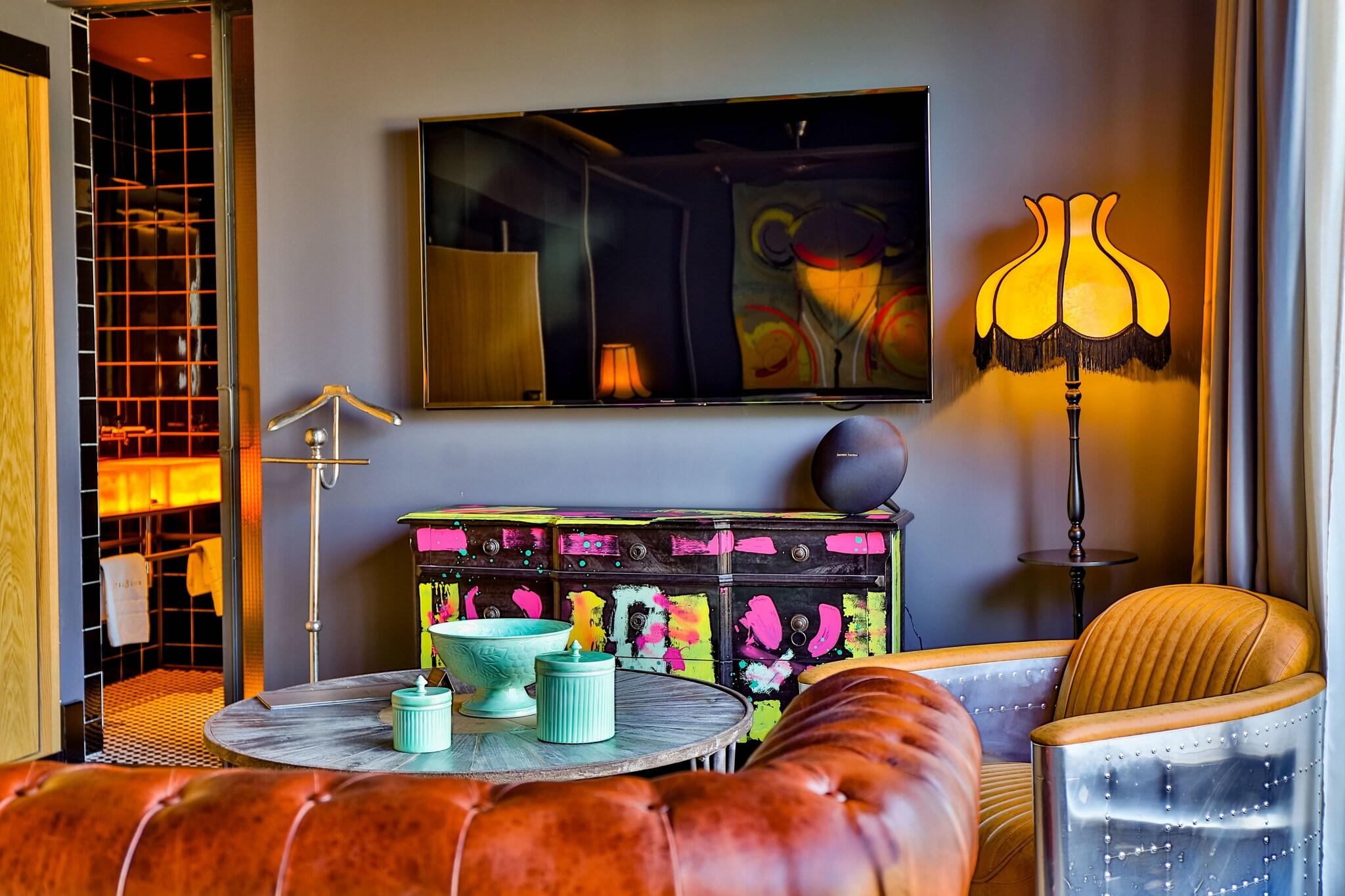 Room King Bed with Jacuzzi